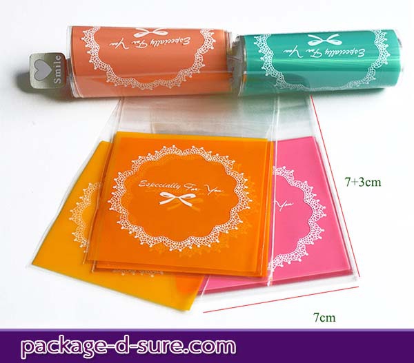 ล้างสต็อก//ถุงคุกกี้ แถบกาว 7x7 ลายโบว์ลูกใม้ พื้นหลังสีฟ้า แพ็ค 100 ใบ