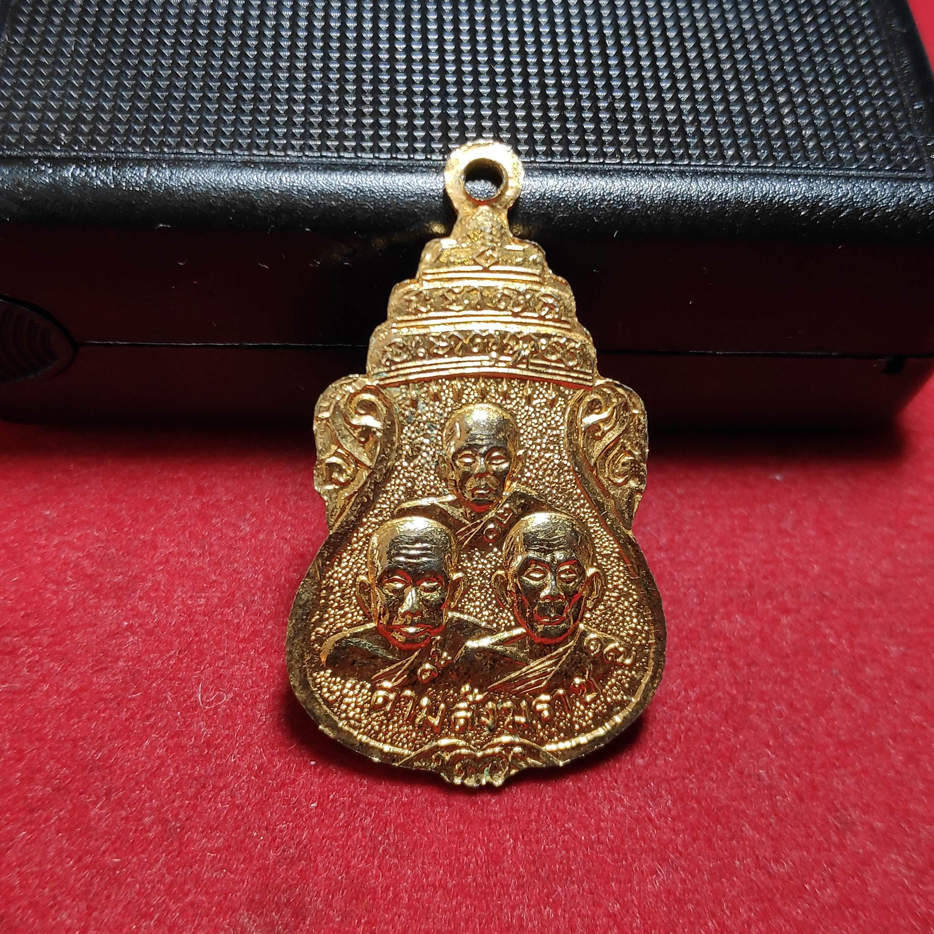 เหรียญพระเเก้วมรกตหลังสามสังฆราช