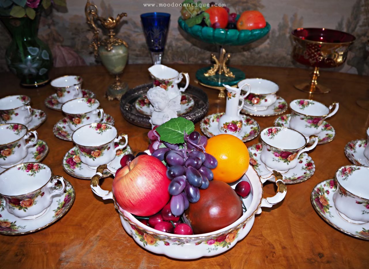 Old Country Roses Royal Albert bone