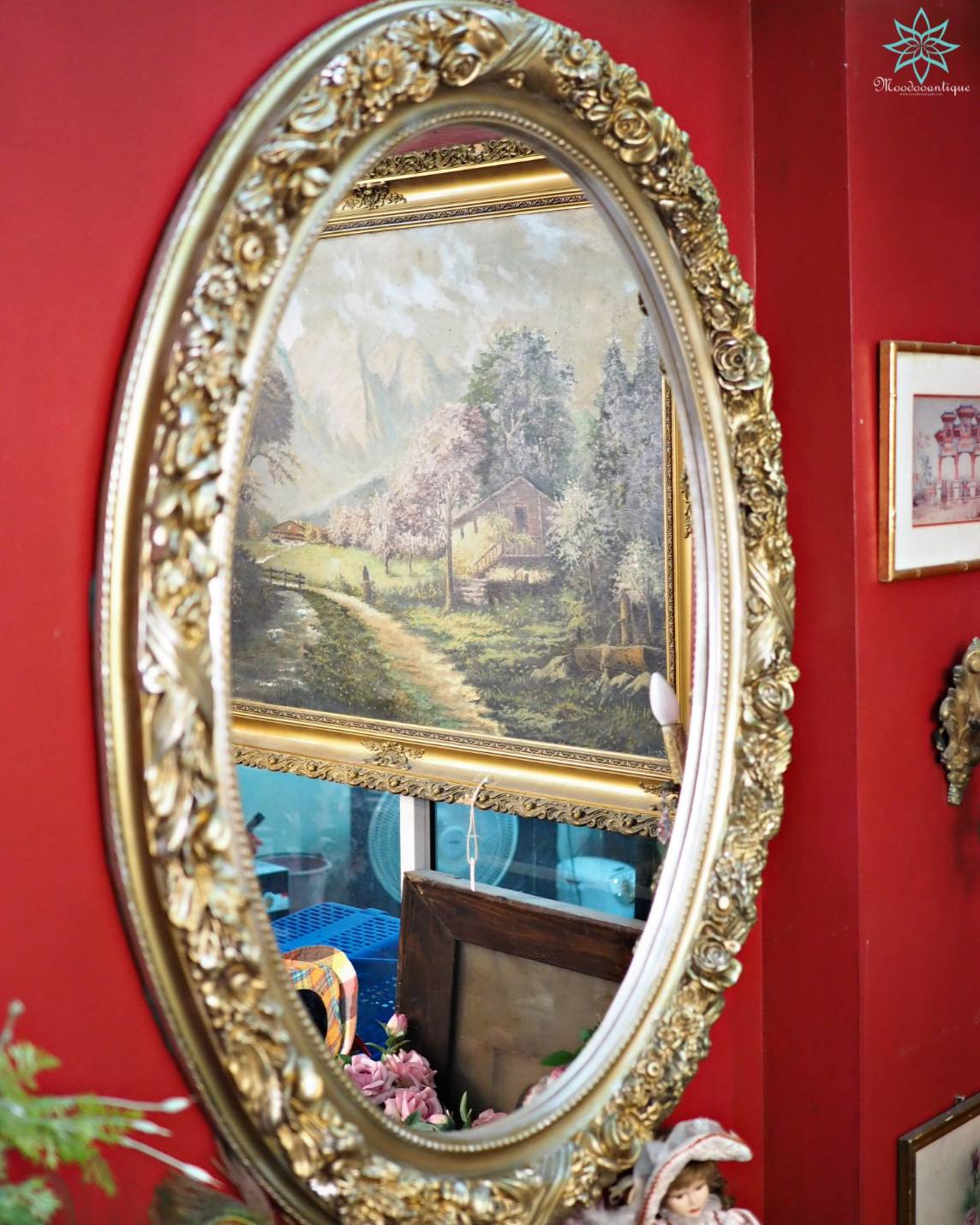 19 th Century Neoclassical Gilded Oval mirror