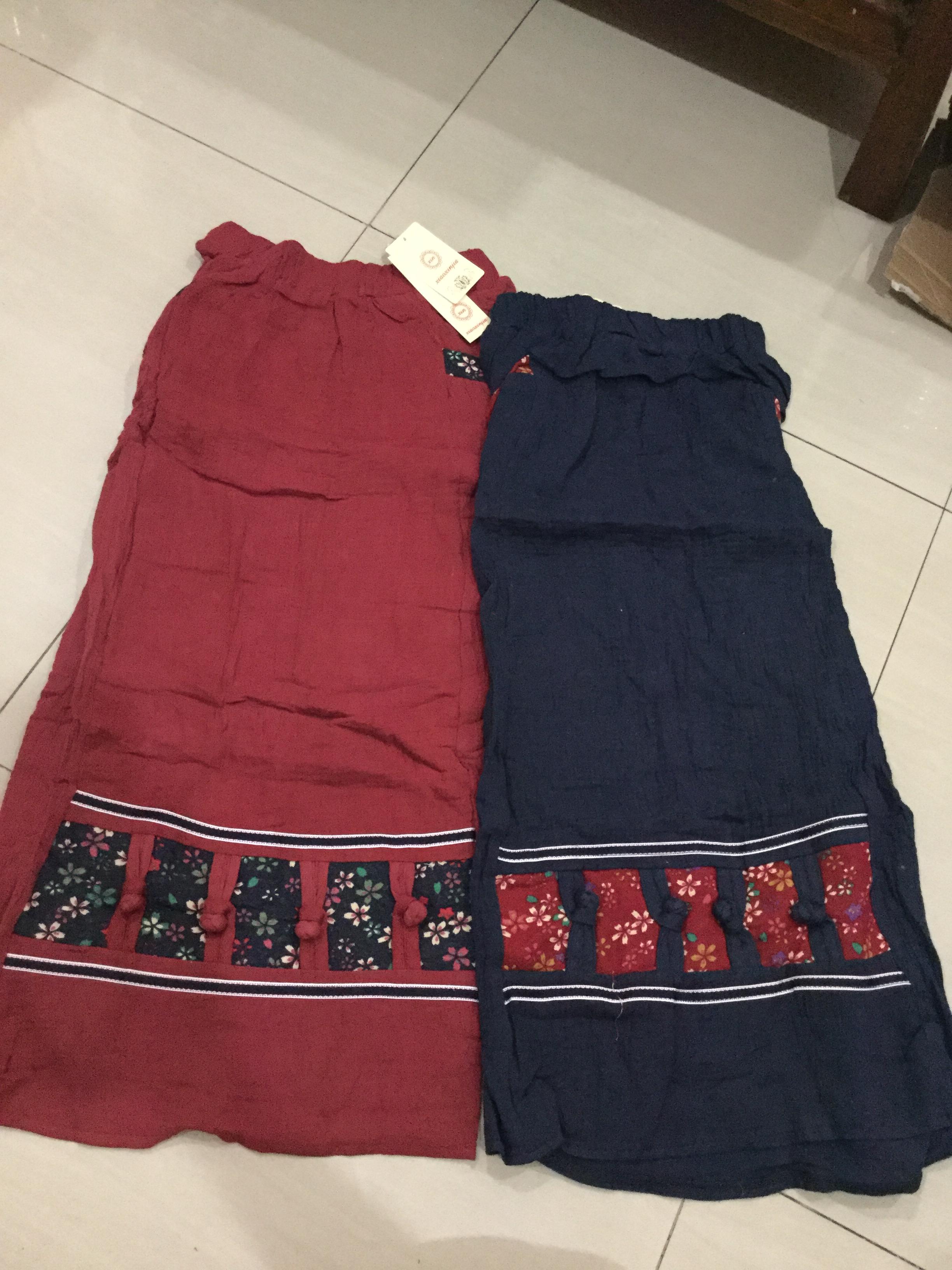 กระโปรงสีแดง / สีน้ำเงิน. รหัส DD50 สินค้าพร้อมส่ง