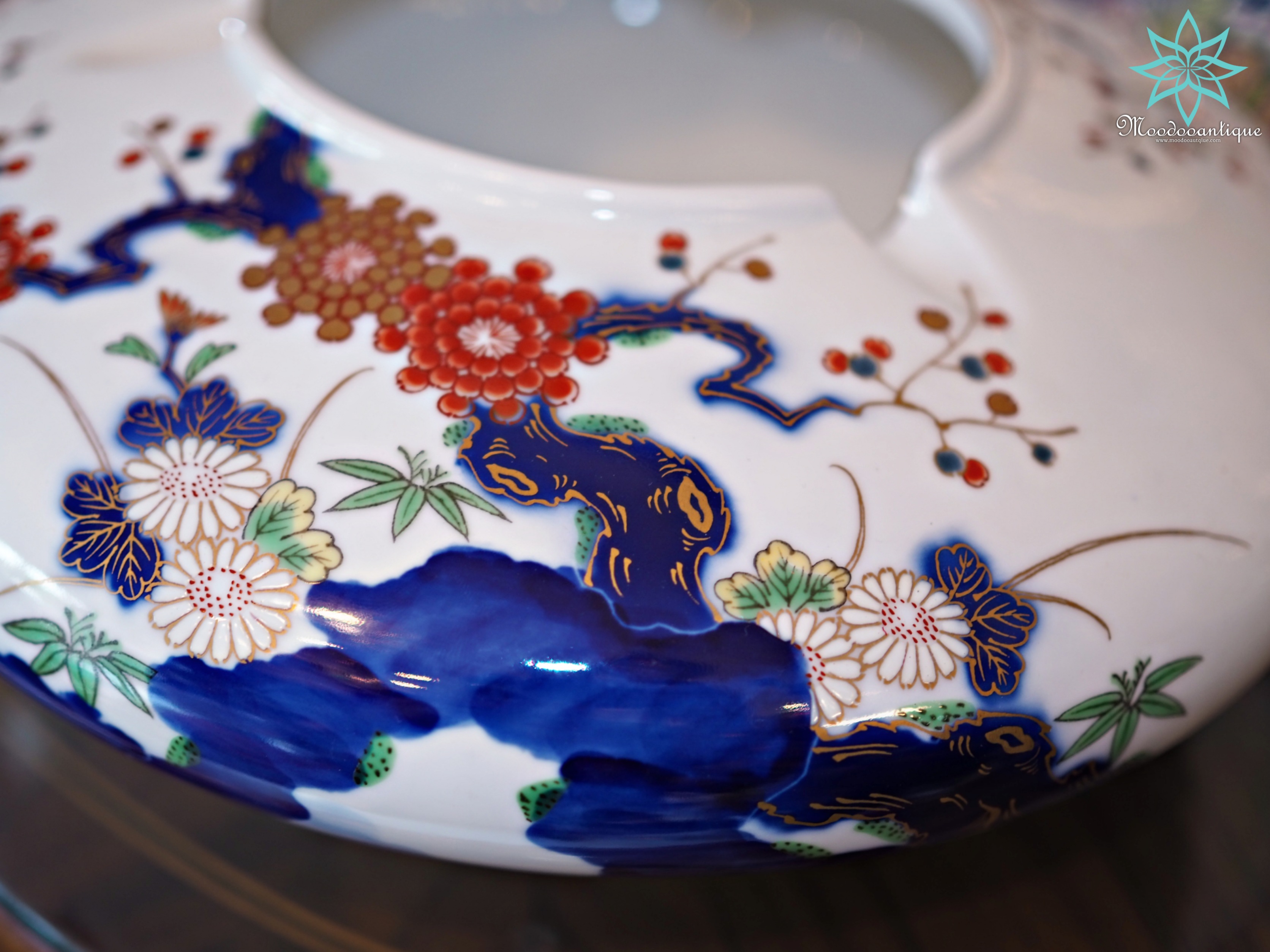 โถแจกันลายดอกเหมย