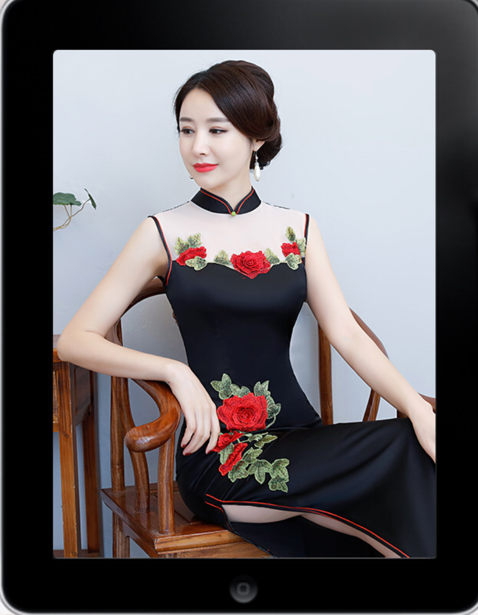 กี่เพ้ายาว ผ้าไหมสีนำ้เงิน แขนกุด รหัส VIP 214 สินค้าพร้อมส่ง