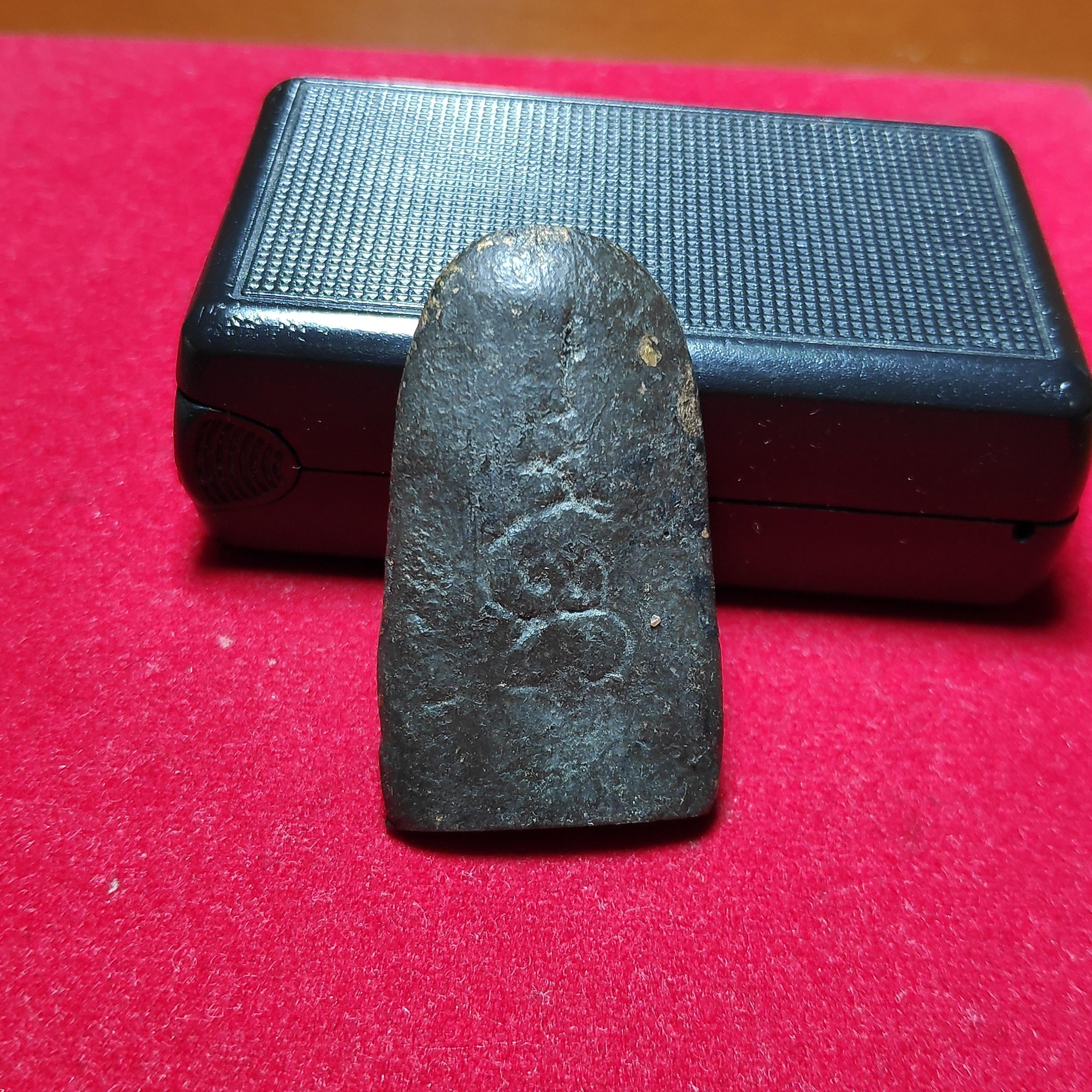 พระพิมพ์รัศมีหลวงปู่บุญวัดกลางบางแก้วหลังยันต์เฑาะว์เนื้อผงยา