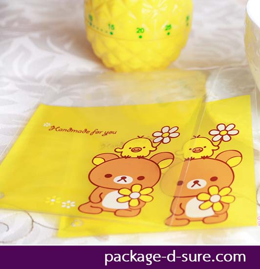 ถุงคุกกี้ แถบกาว 10x10 ลายหมีริลัคคุมะ พื้นหลังเหลืองสดใส แพ็ค 100 ใบ