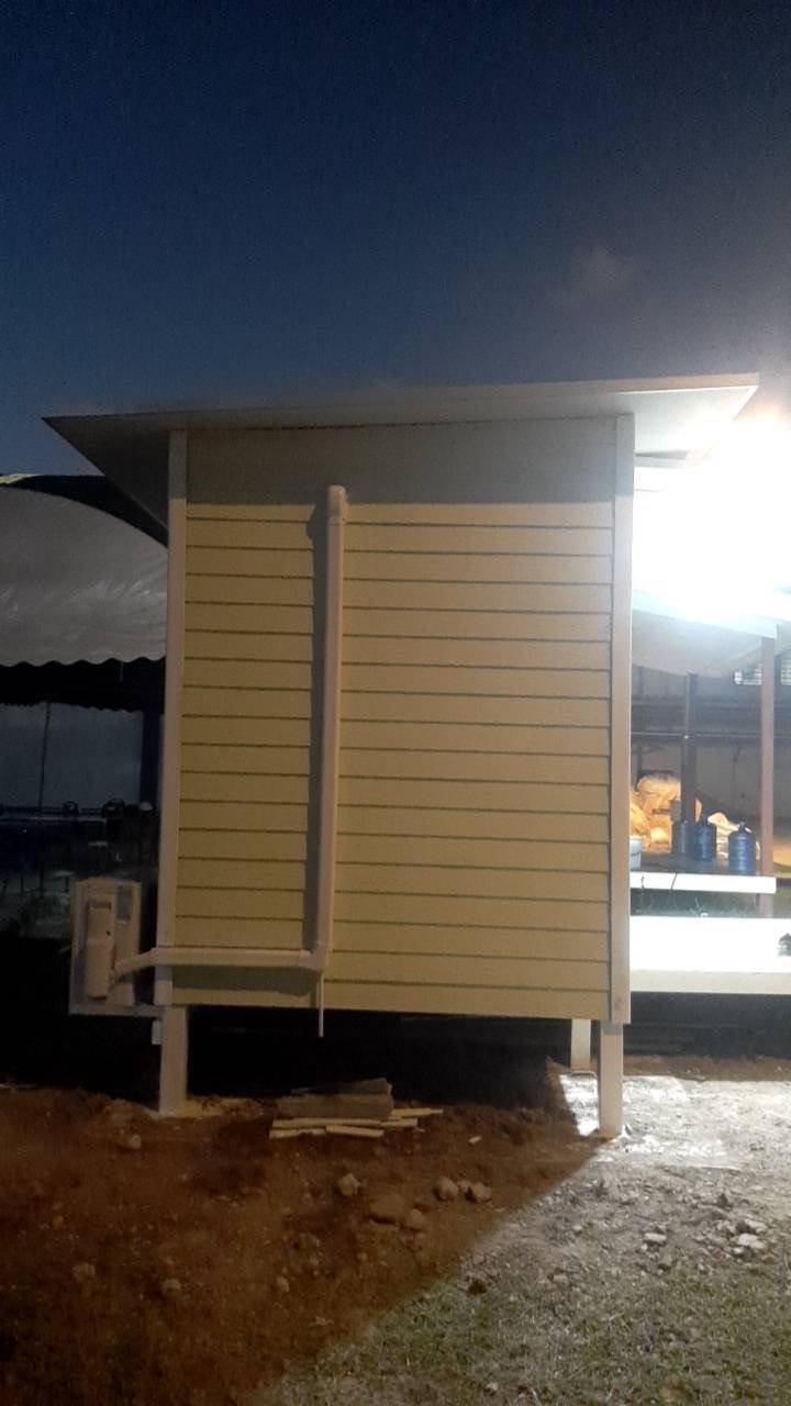 บ้านน็อคดาวน์ขนาด 2*3 เมตร พร้อมกันสาด ระเบียงด้านหน้า UC-K05 *** รวมค่าจัดส่ง