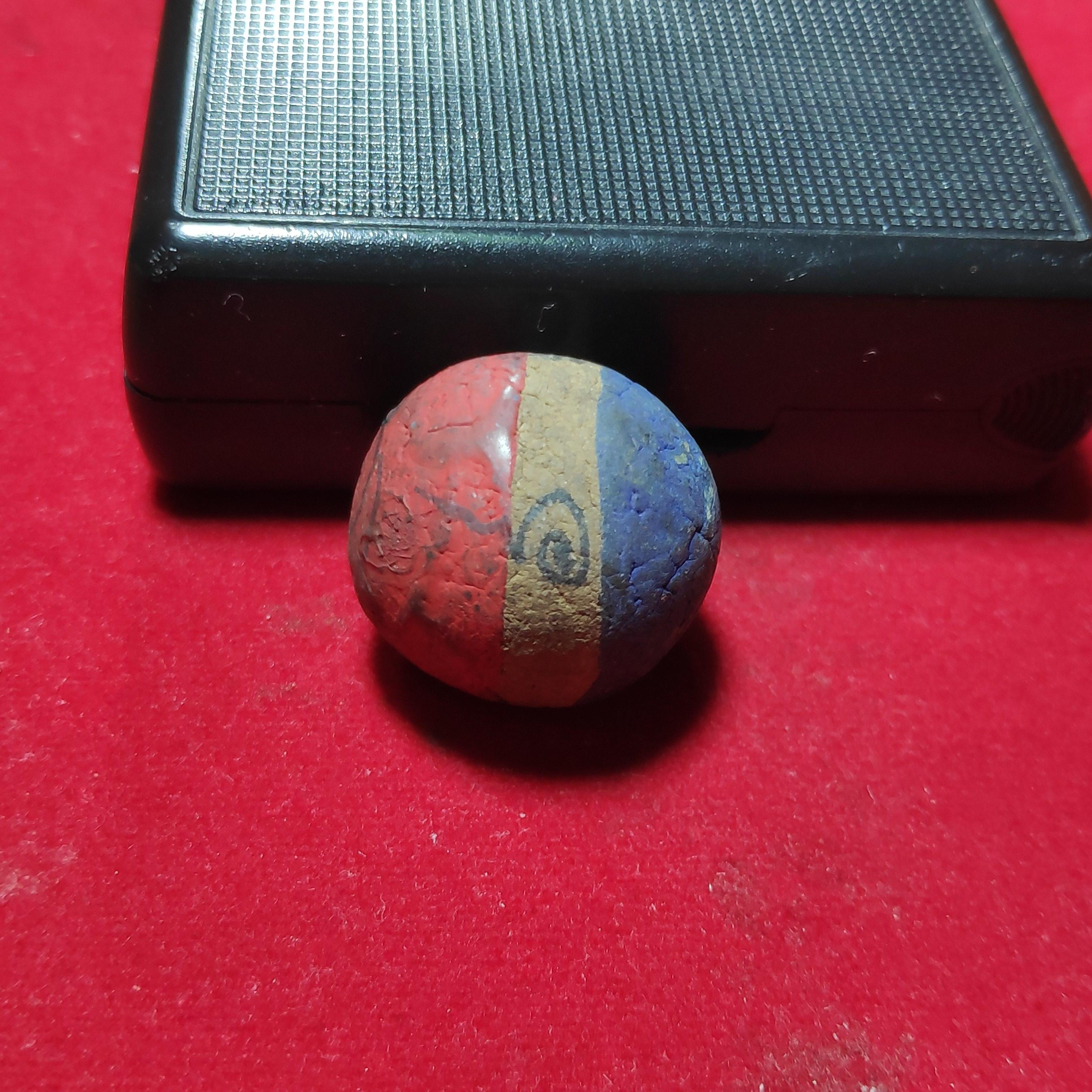 ลูกอมลายธงชาติหลวงพ่อทบวัดชนเเดน