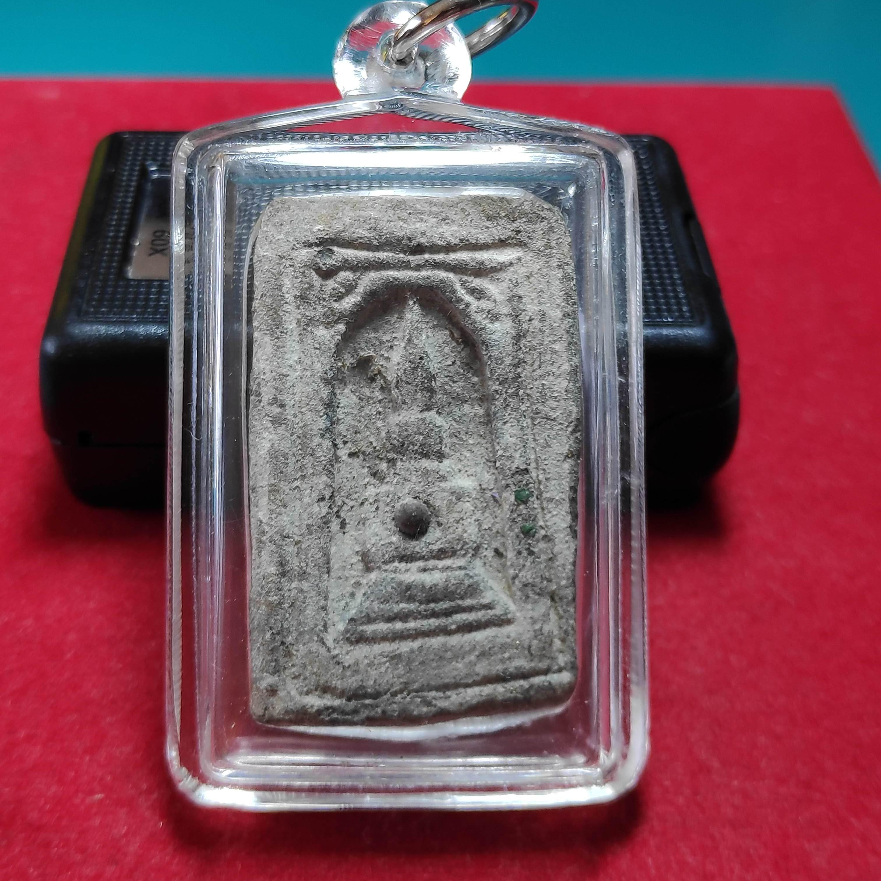 พระหลวงปู่ทวดพิมพ์กลักไม้ขีดวัดพะโค๊ะหลังเจดีย์ฝังเหล็กไหลเนื้อว่าน