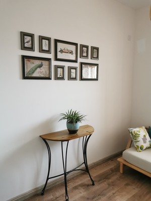 ชุดกรอบรูปติดผนัง Classic (Silver) กรอบรูป 9 ชิ้น พร้อมรูปภาพตามแบบและวัสดุติดตั้ง