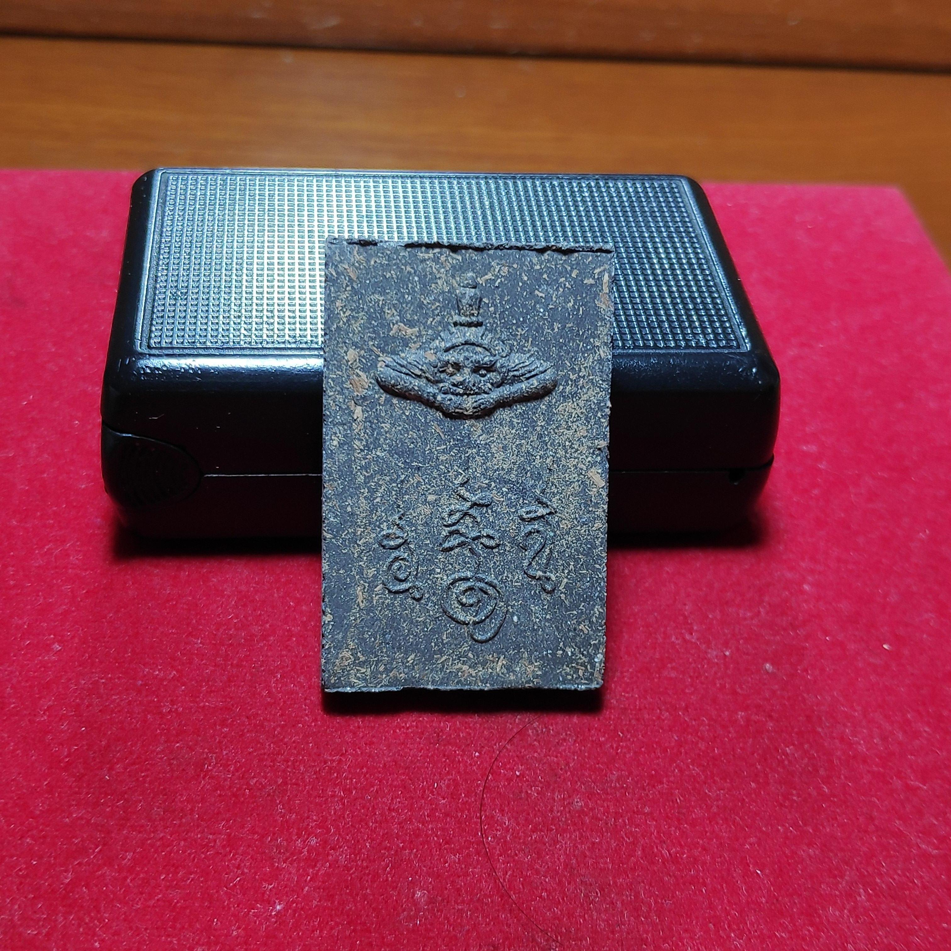 พระพุทธสิหิงค์รุ่นหลักเมืองนครศรีธรรมราชเนื้อดำผสมไม้ปี2530