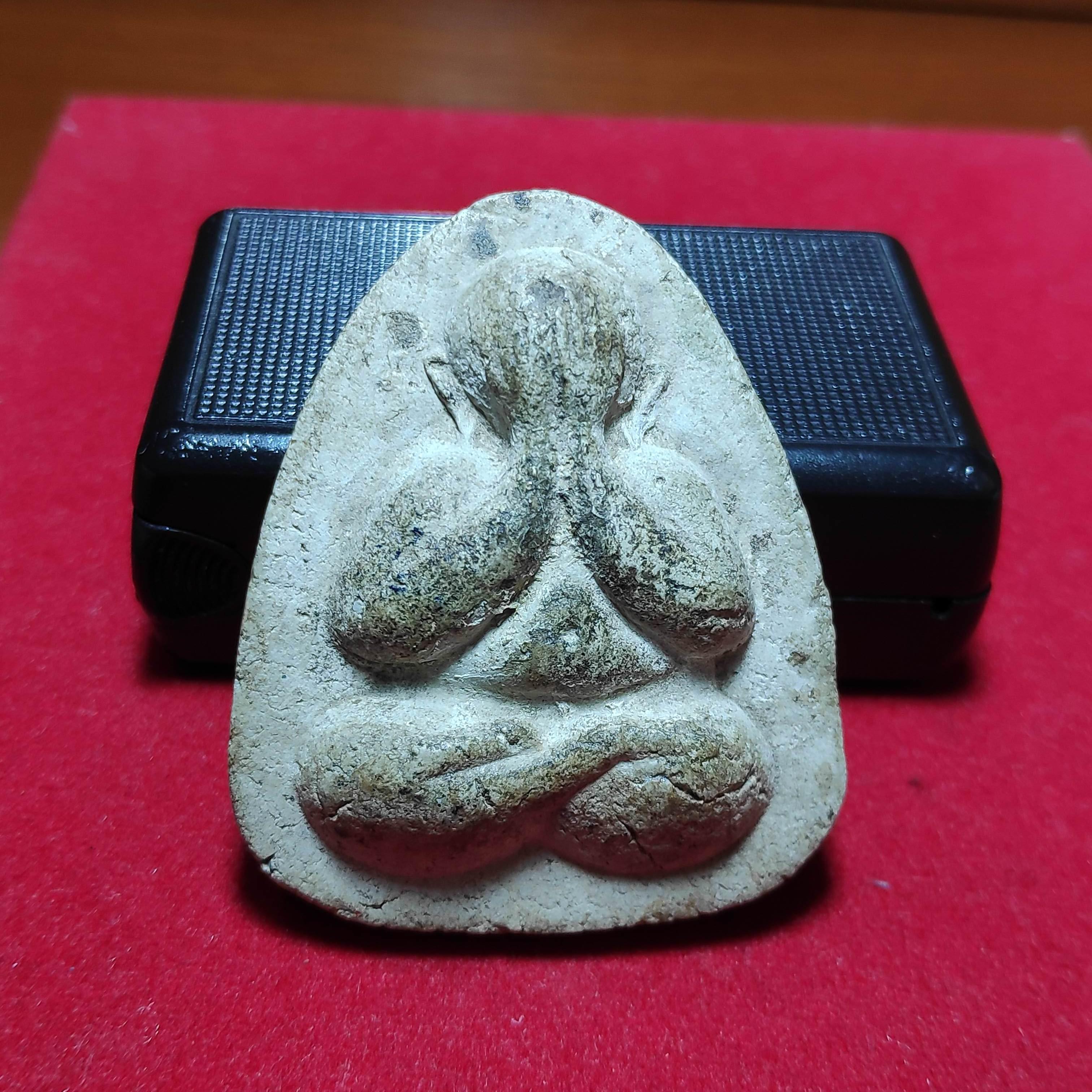 พระปิดตาพิมพ์จัมโบ้เนื้อผงพุทธคุณสูง5เซ็นต์