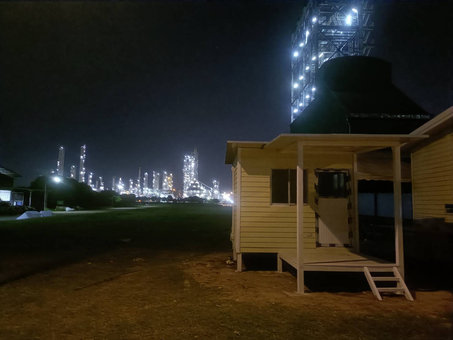 บ้านน็อคดาวน์ขนาด 2*3 เมตร พร้อมกันสาด ระเบียงด้านหน้า UC-K05 *** รวมค่าจัดส่ง