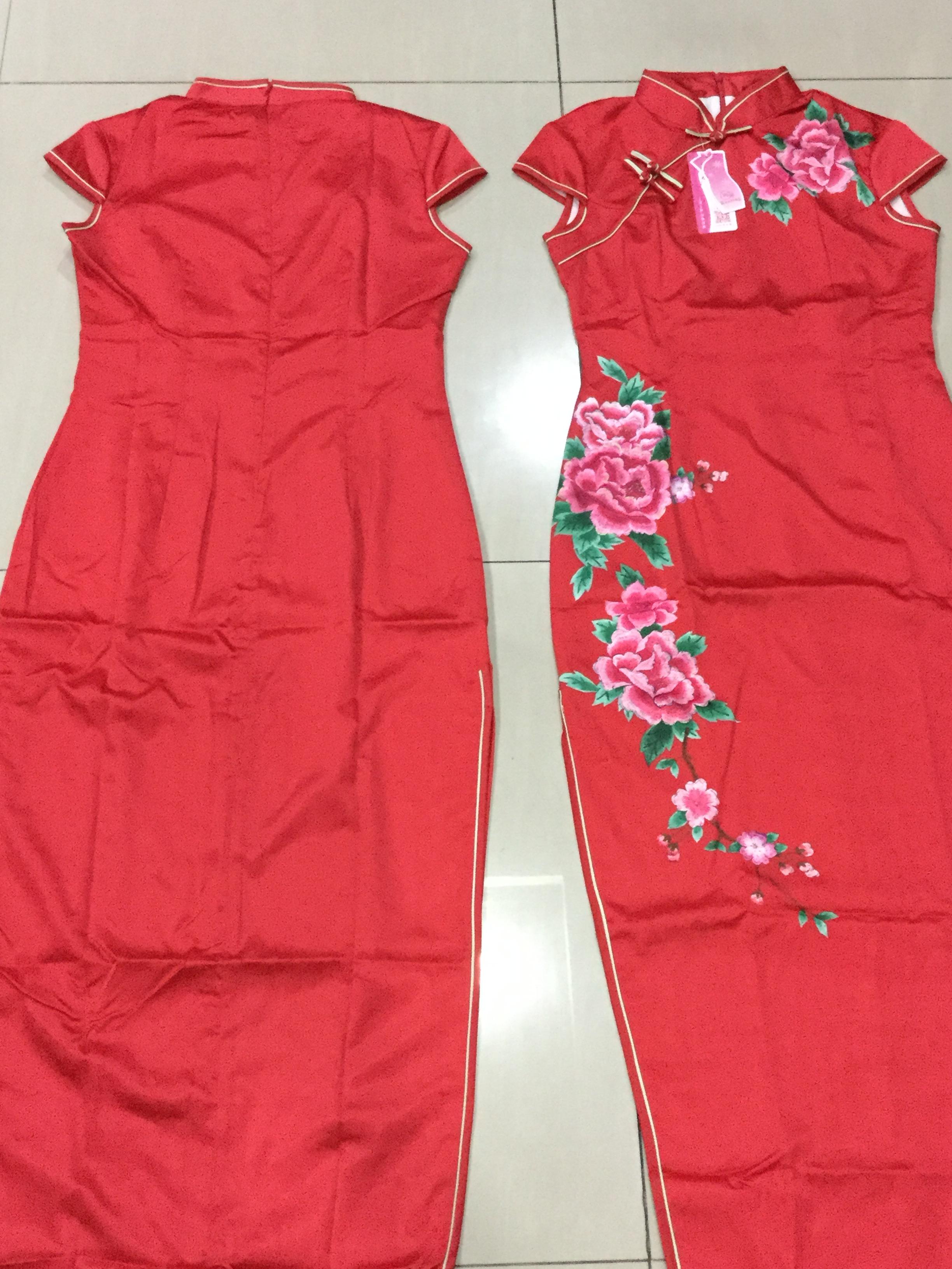 กี่เพ้ายาว ผ้าไหมสีแดง รหัส AC 138 สินค้าพร้อมส่ง