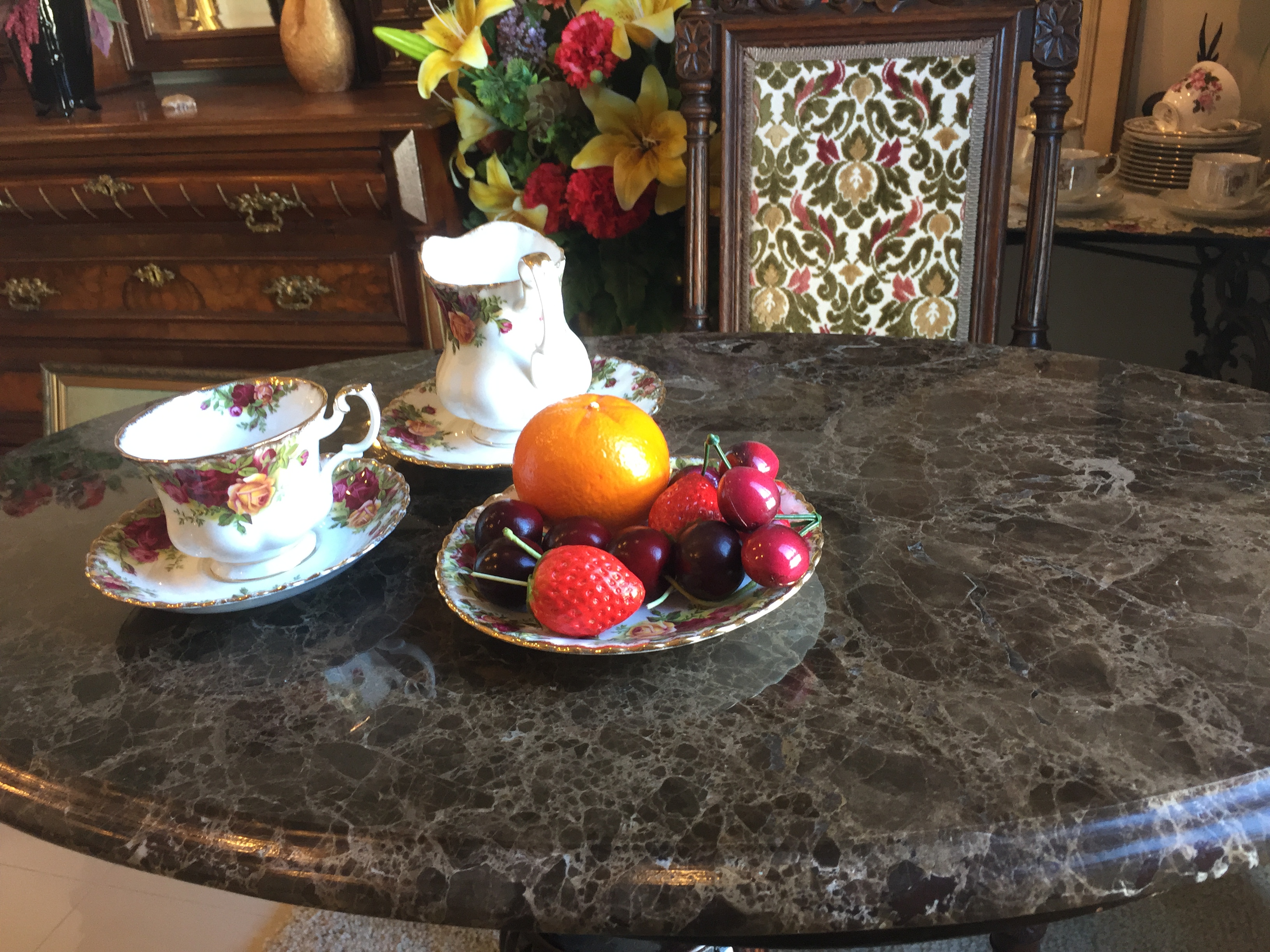 โต๊ะไม้มะฮอกกานีท็อปหินอ่อน