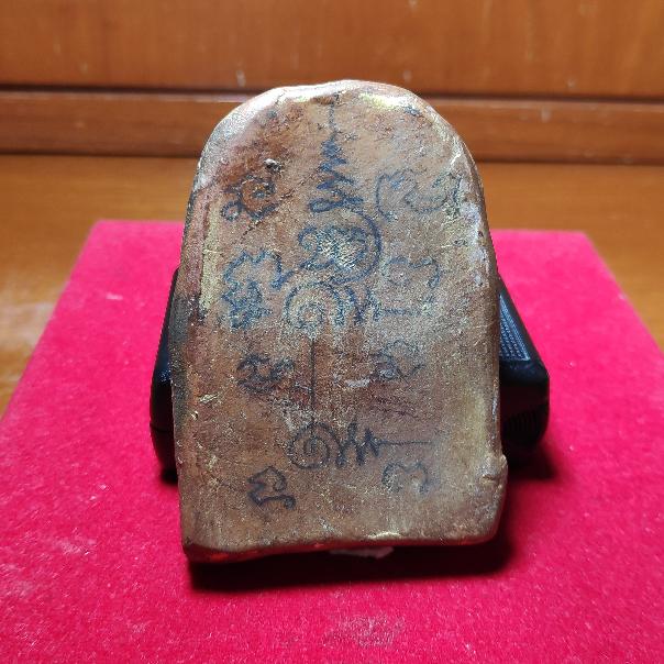 สิงห์หลวงพ่อจงวัดหน้าต่างนอกหลังจารยันต์เนื้อดินสูง7เซ็นต์