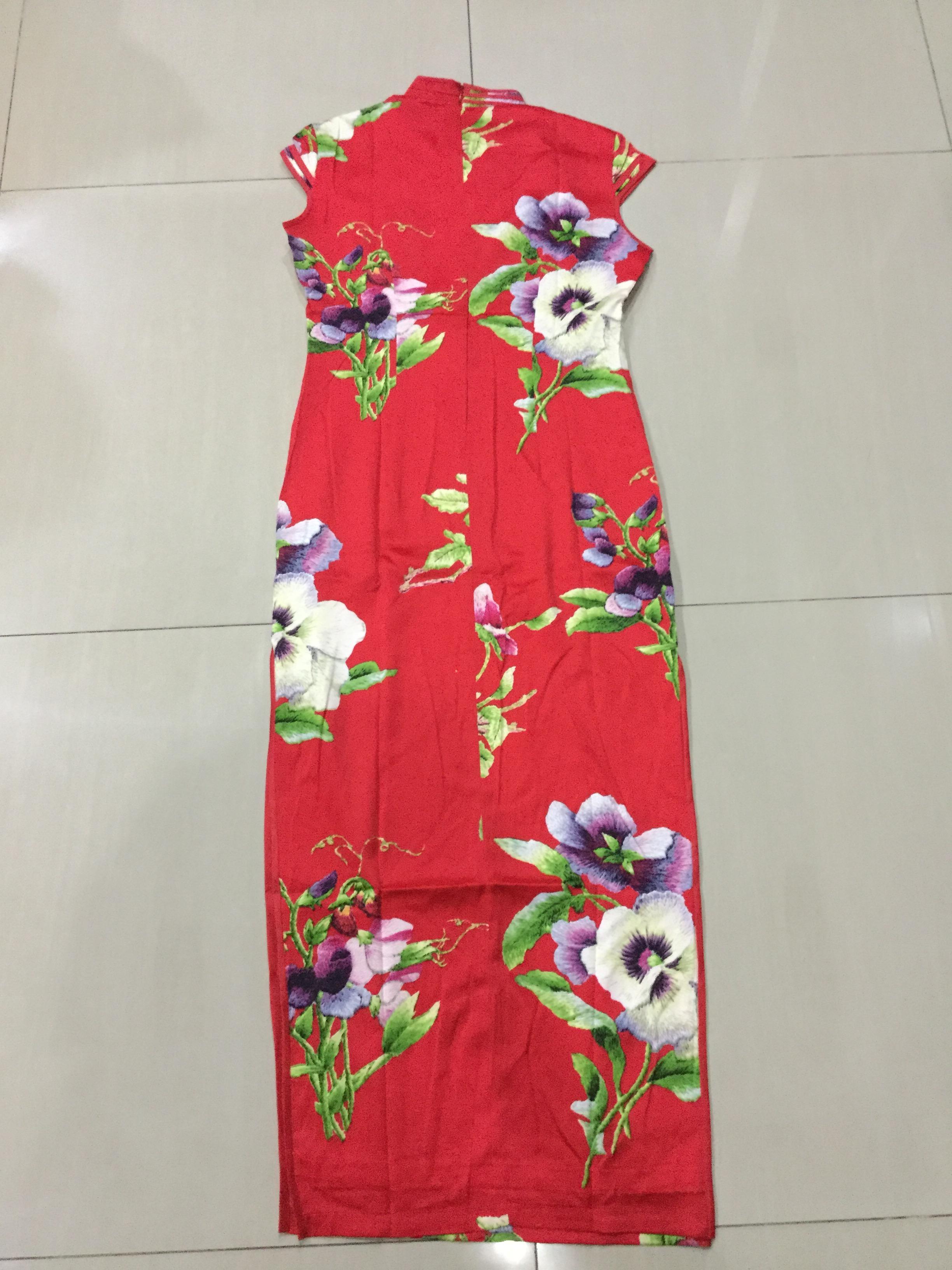 กี่เพ้ายาว ผ้าไหมสีแดง รหัส 28/158 สินค้าพร้อมส่ง