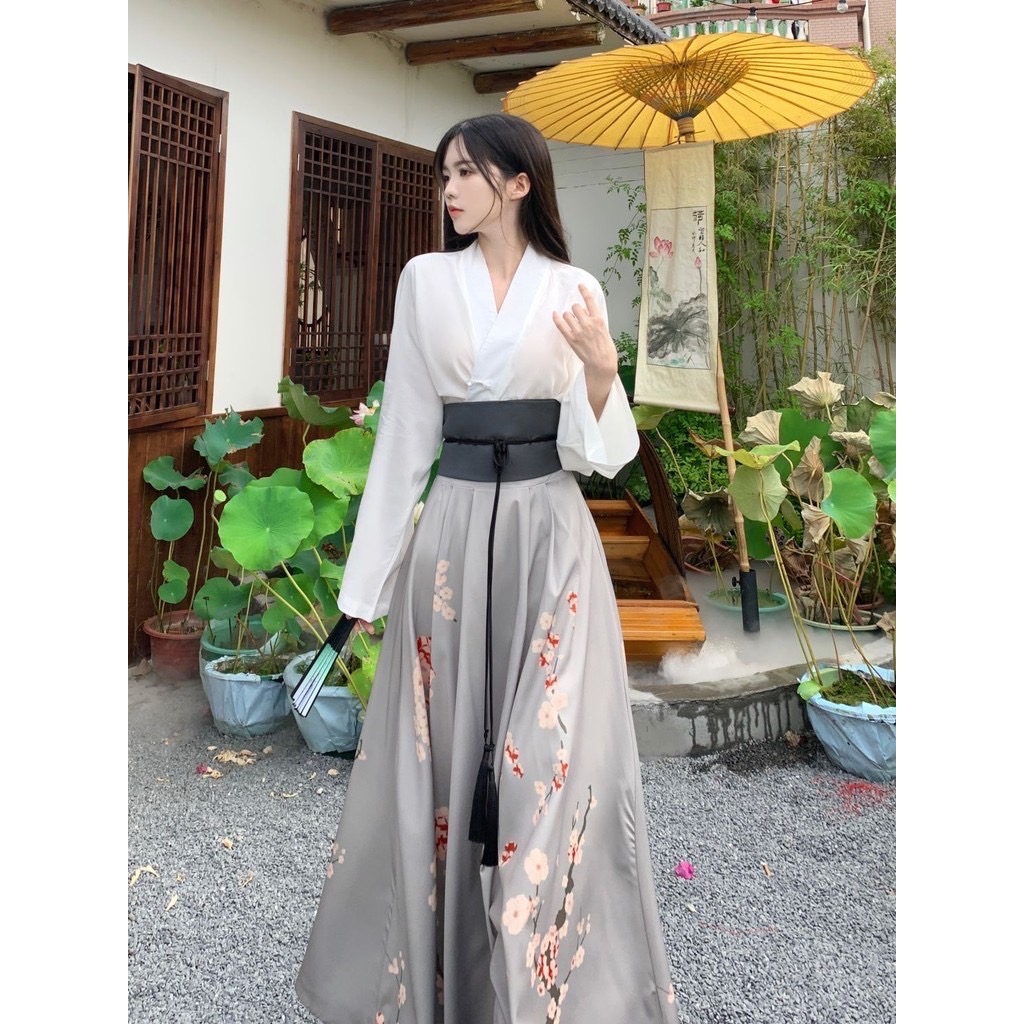 ชุดหม่าเมี่ยนยาว เสื้อขาว+กระโปรงเทา รหัส 589