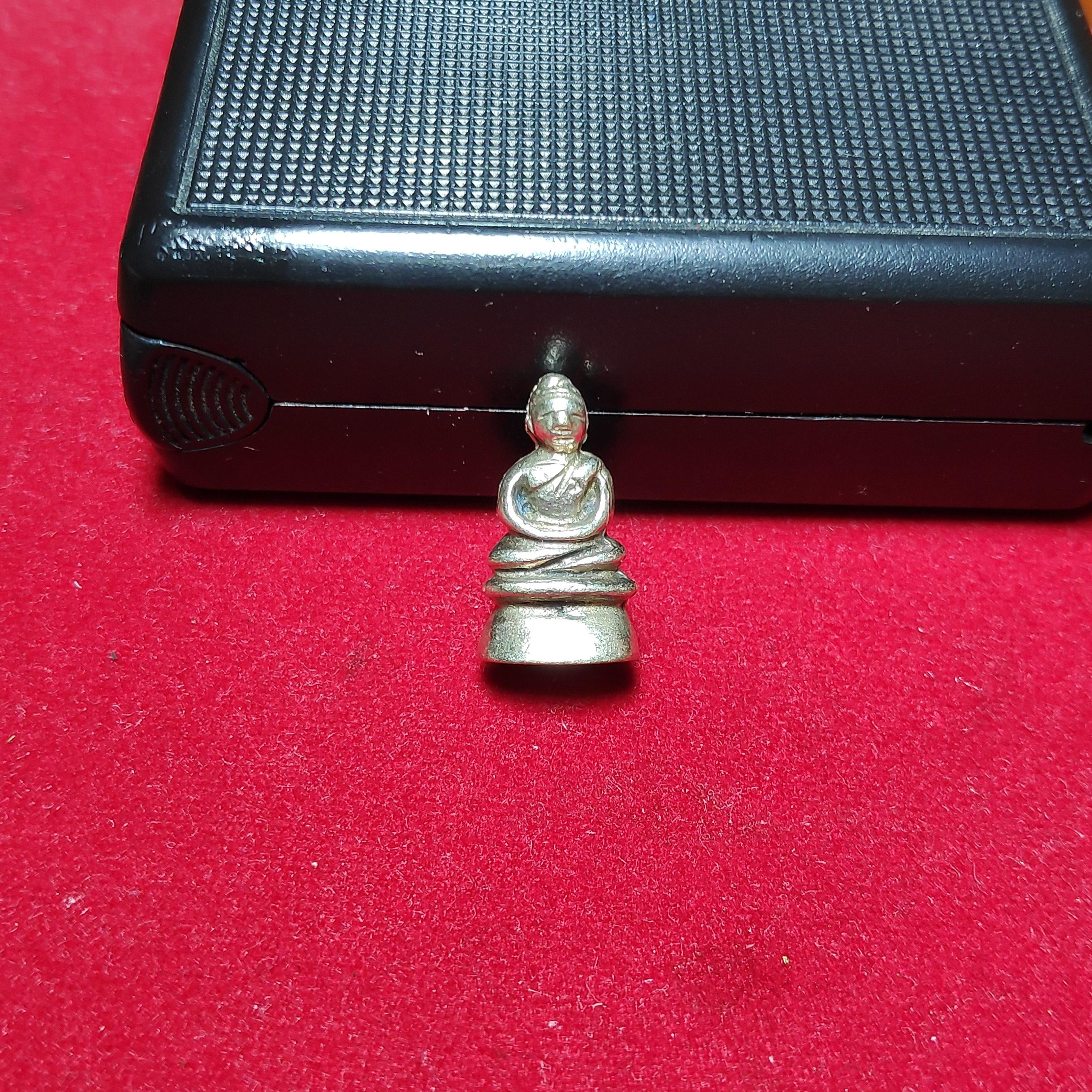 พระชัยวัฒน์หัวไม้ขีดพิมพ์เล็กก้นเรียบวัดสุทัศน์