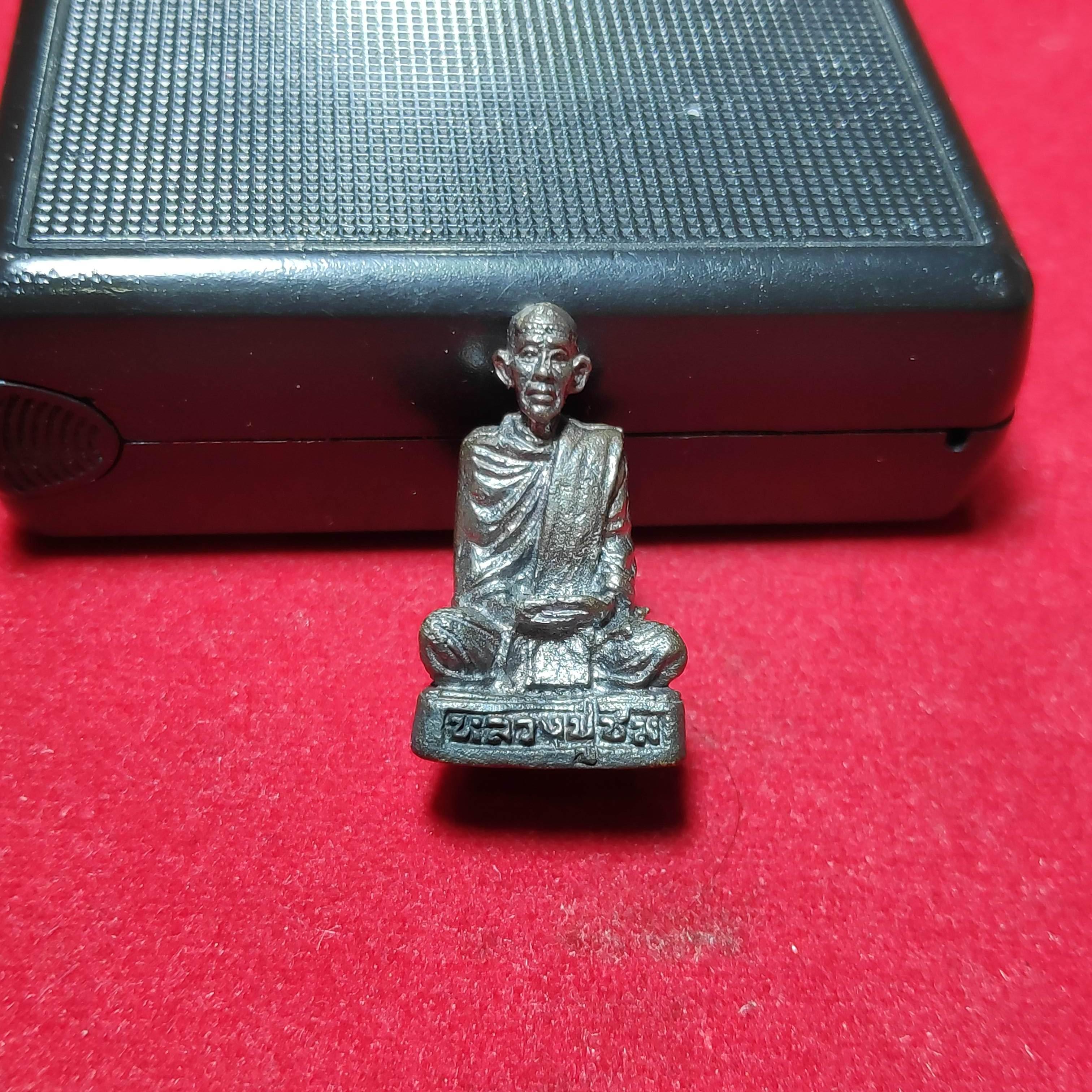 รูปหล่อหลวงปู่ชมวัดกู่พระโกนา จ.ร้อยเอ็ด