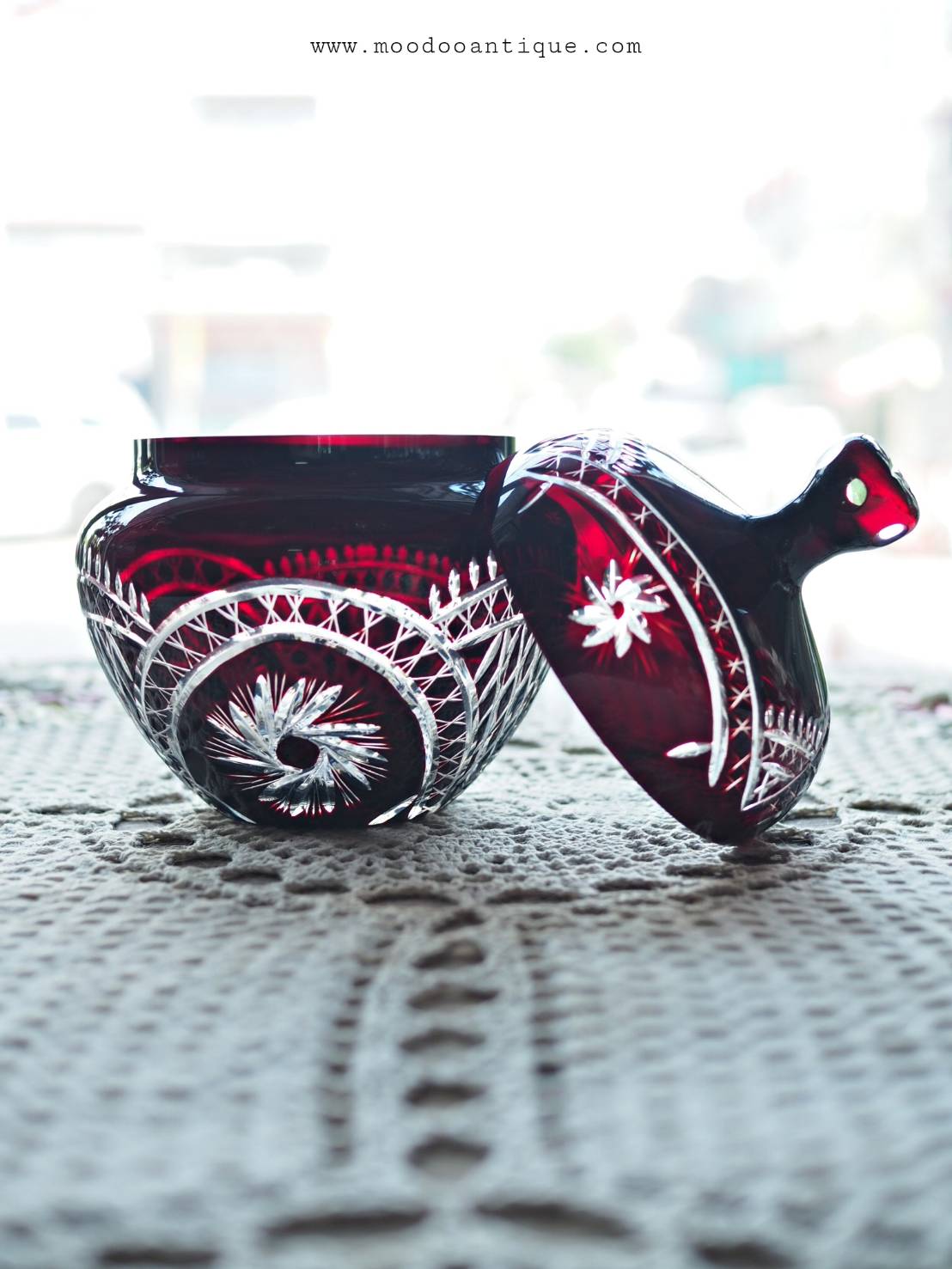 โถคริสตัล bohemian สีแดง