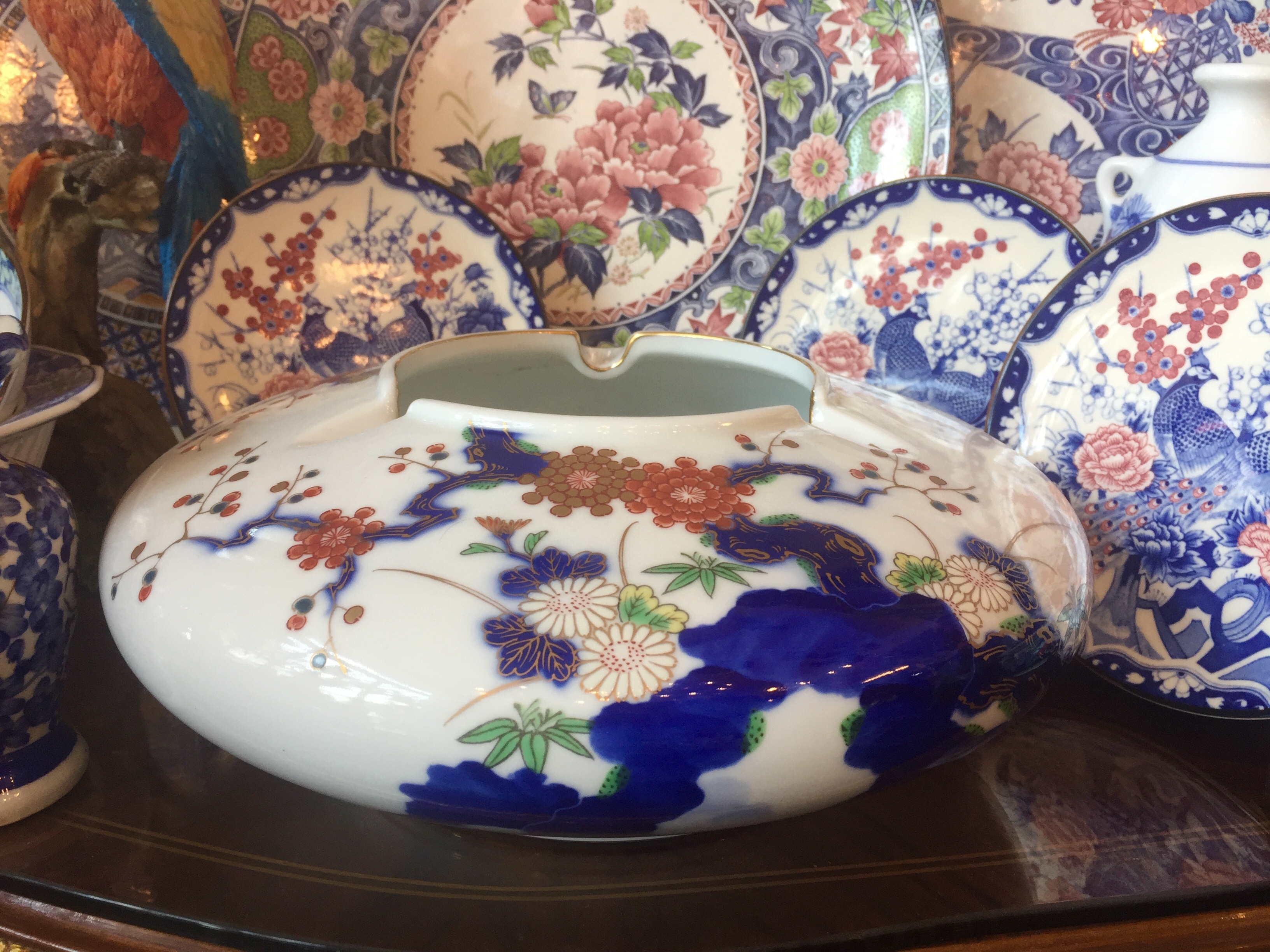 โถแจกันลายดอกเหมย