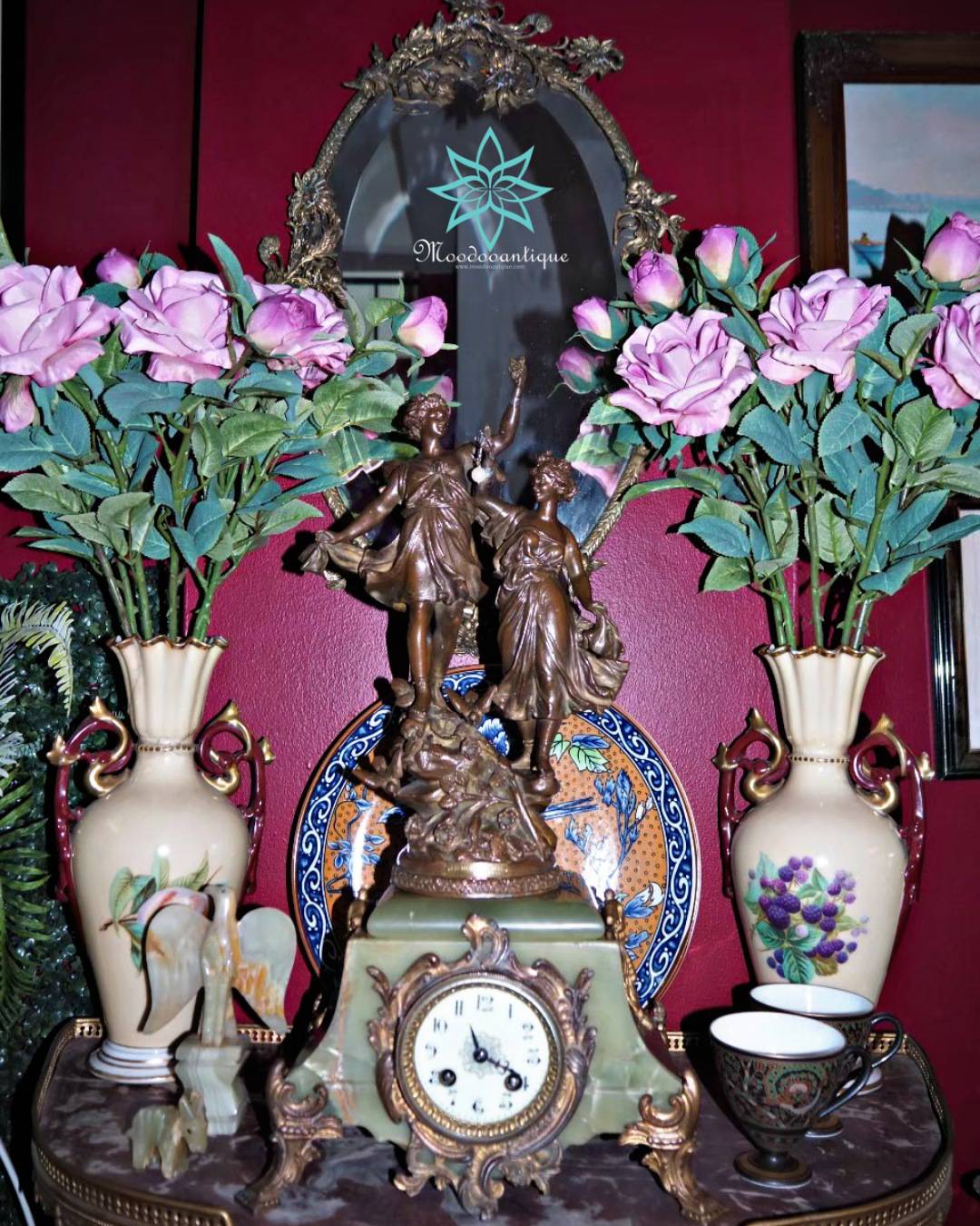 รูปปั้นนาฬิกาหินอ่อนโบราณจากยุโรป