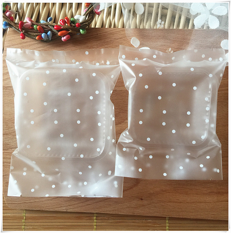 โปรโมชั่น//ถุงซีลกลาง ขอบเรียบ 13 x16 เนื้อกึ่งขุ่น ลายจุด แพ็ค 100 ใบ