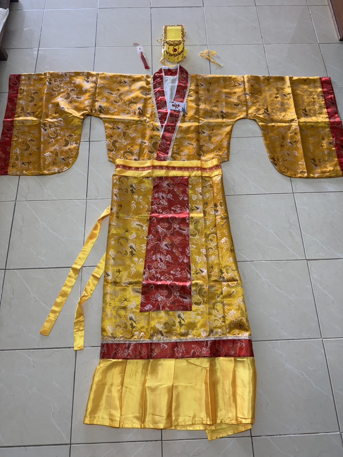 ชุดจักรพรรดิฮั่น สีทอง รหัส KK 107 สินค้าพร้อมส่ง