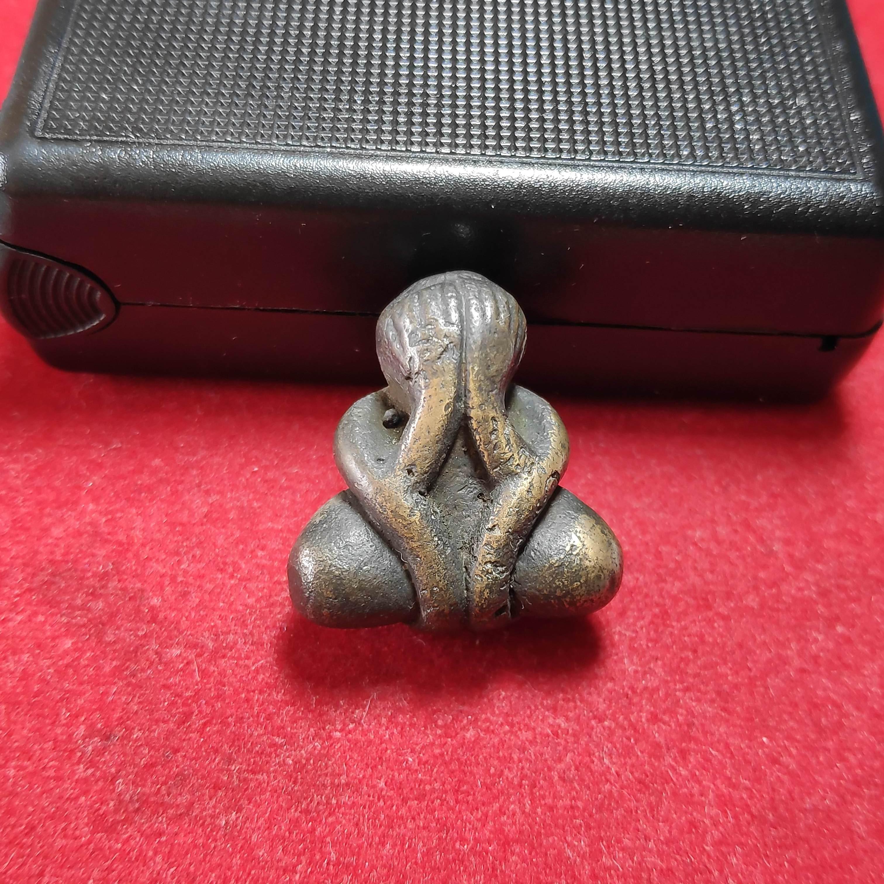 รูปหล่อพระปิดตาหลวงพ่อปล้องวัดหลุมดินเนื้อสัมฤทธิ์