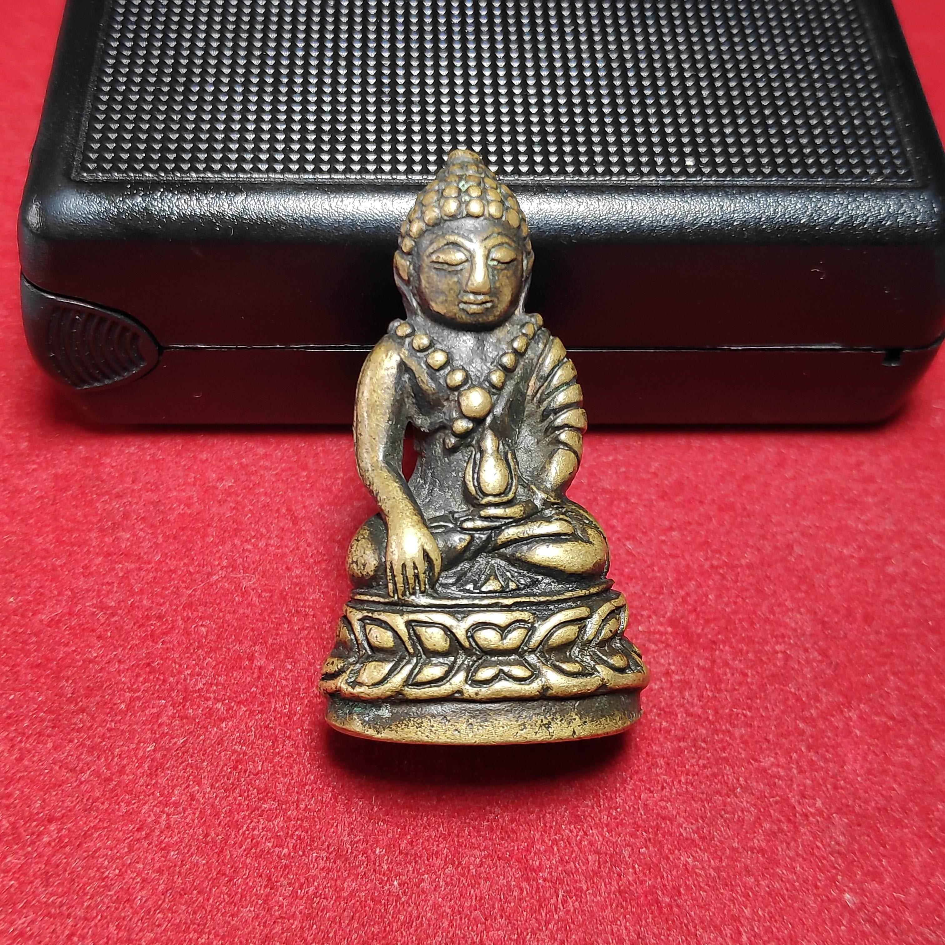 รูปหล่อพระกริ่งประคำรอบวัดหนัง