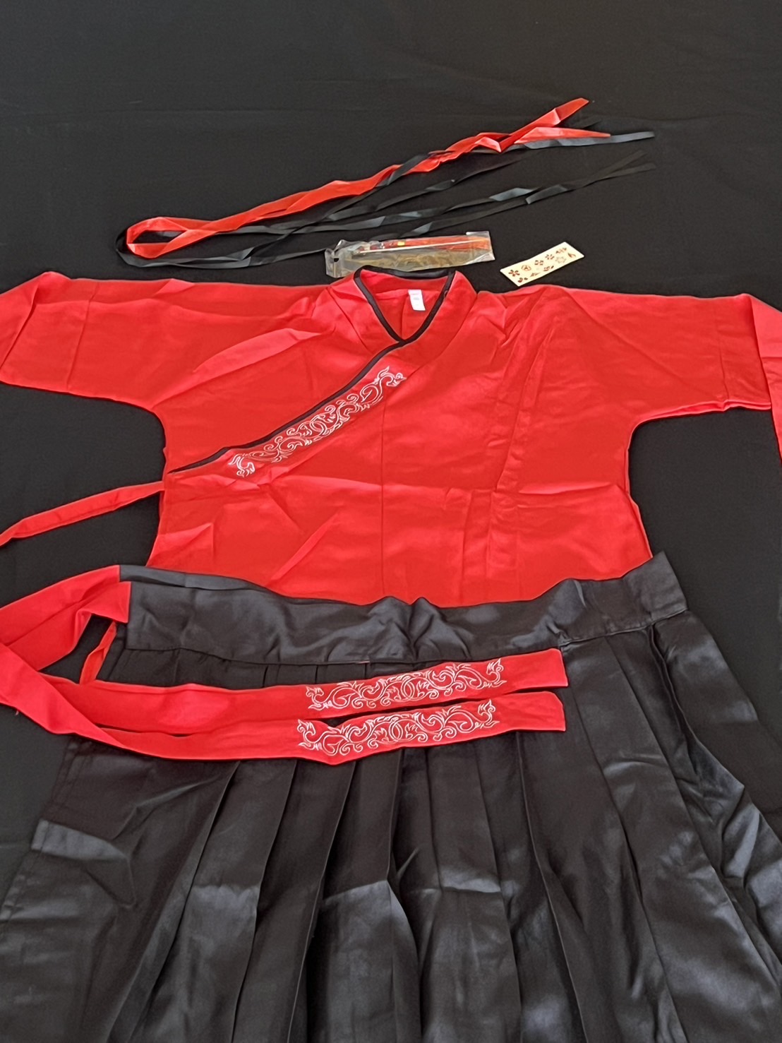 ชุดจีนฮั่น เสื้อแดง + กระโปรงดำ