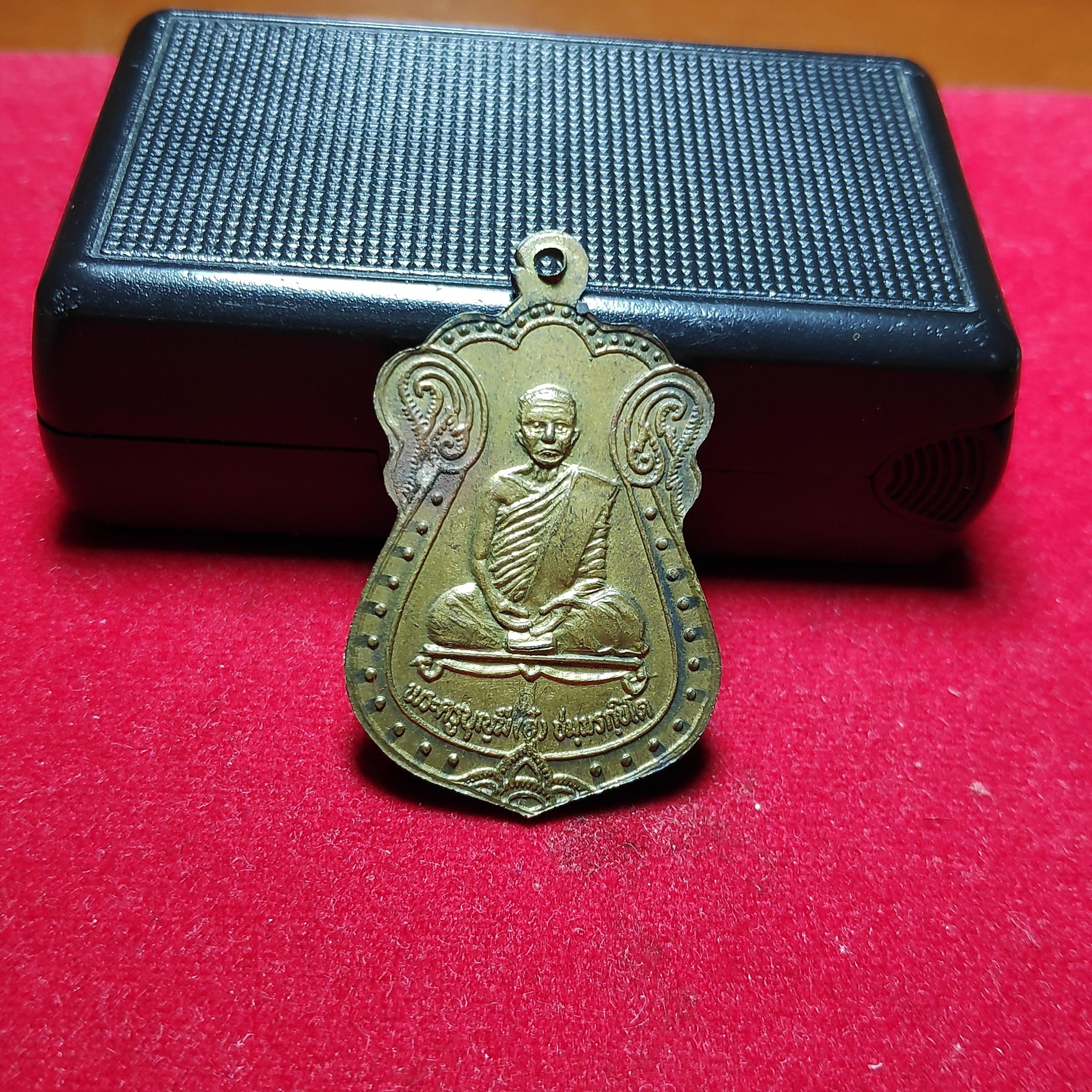 เหรียญเสมาพระครูบุญมีวัดศรีสุวรรณ์ปี2529