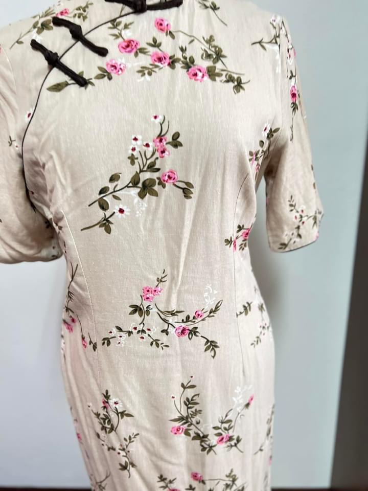 กี่เพ้าสไตล์ฮ่องกง สีเบจ ผ้าฝ้าย มีซับใน