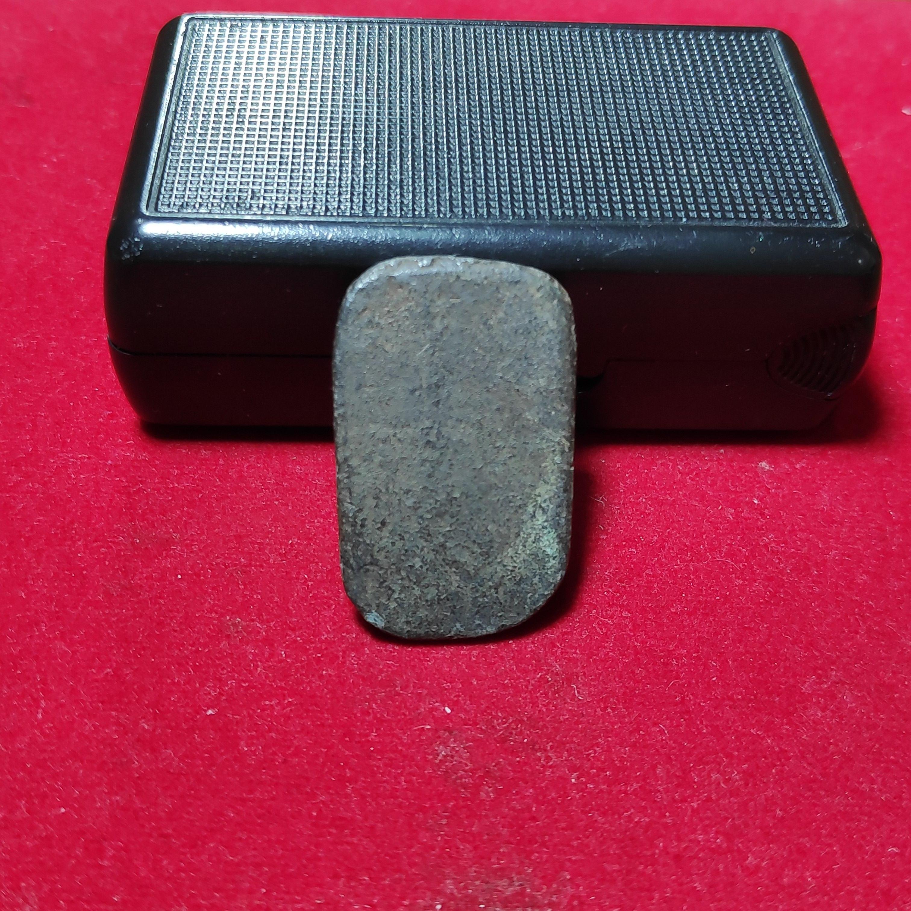 เหรียญหล่อหลวงพ่อโบ้ยวัดมะนาวพิมพ์ทรงครุฑเนื้อตะกั่ว