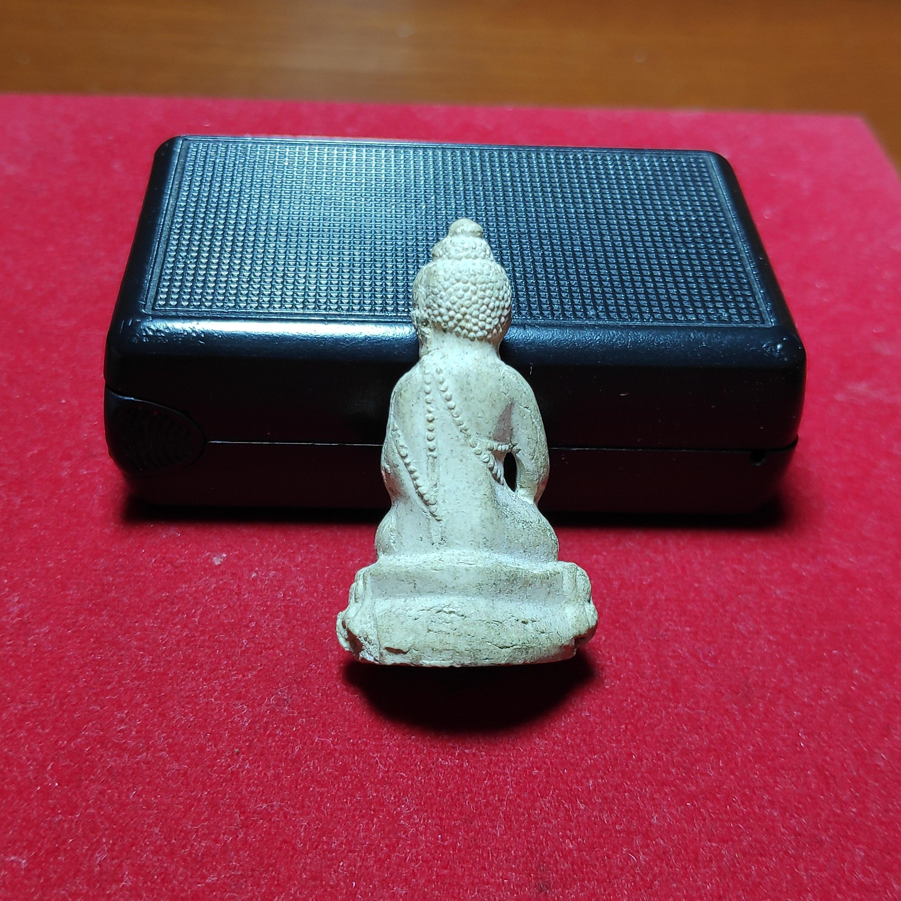 พระกริ่งวัดสุทัศน์เนื้อผงพุทธคุณ