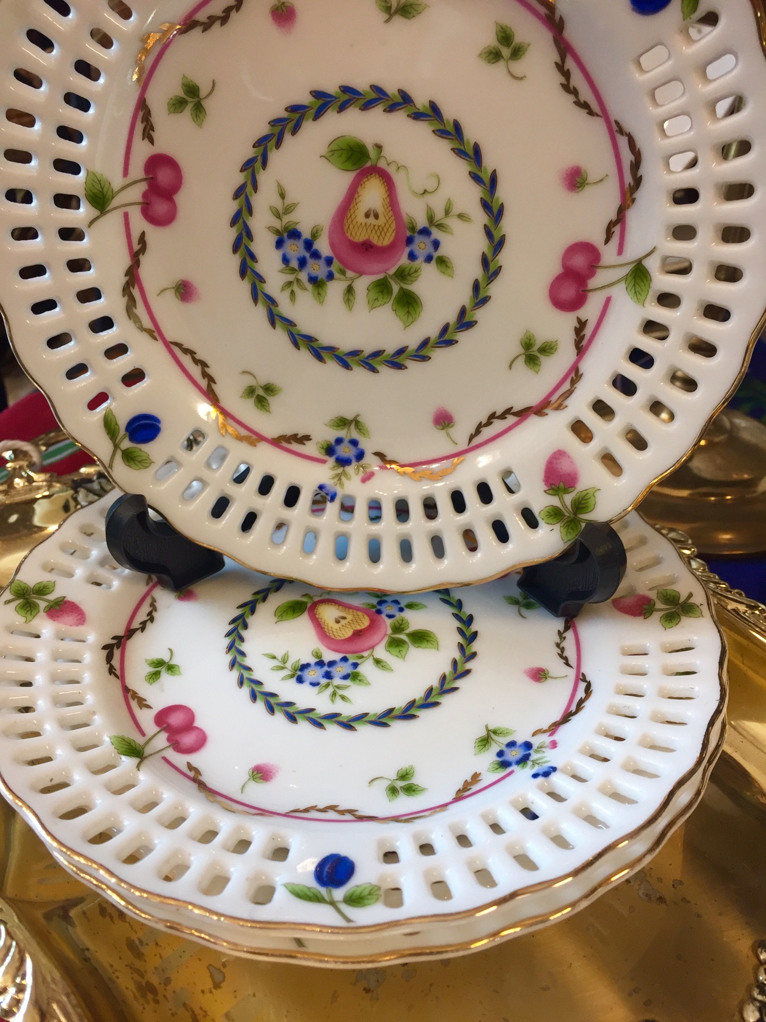 จานแบ่งลายฉลุ