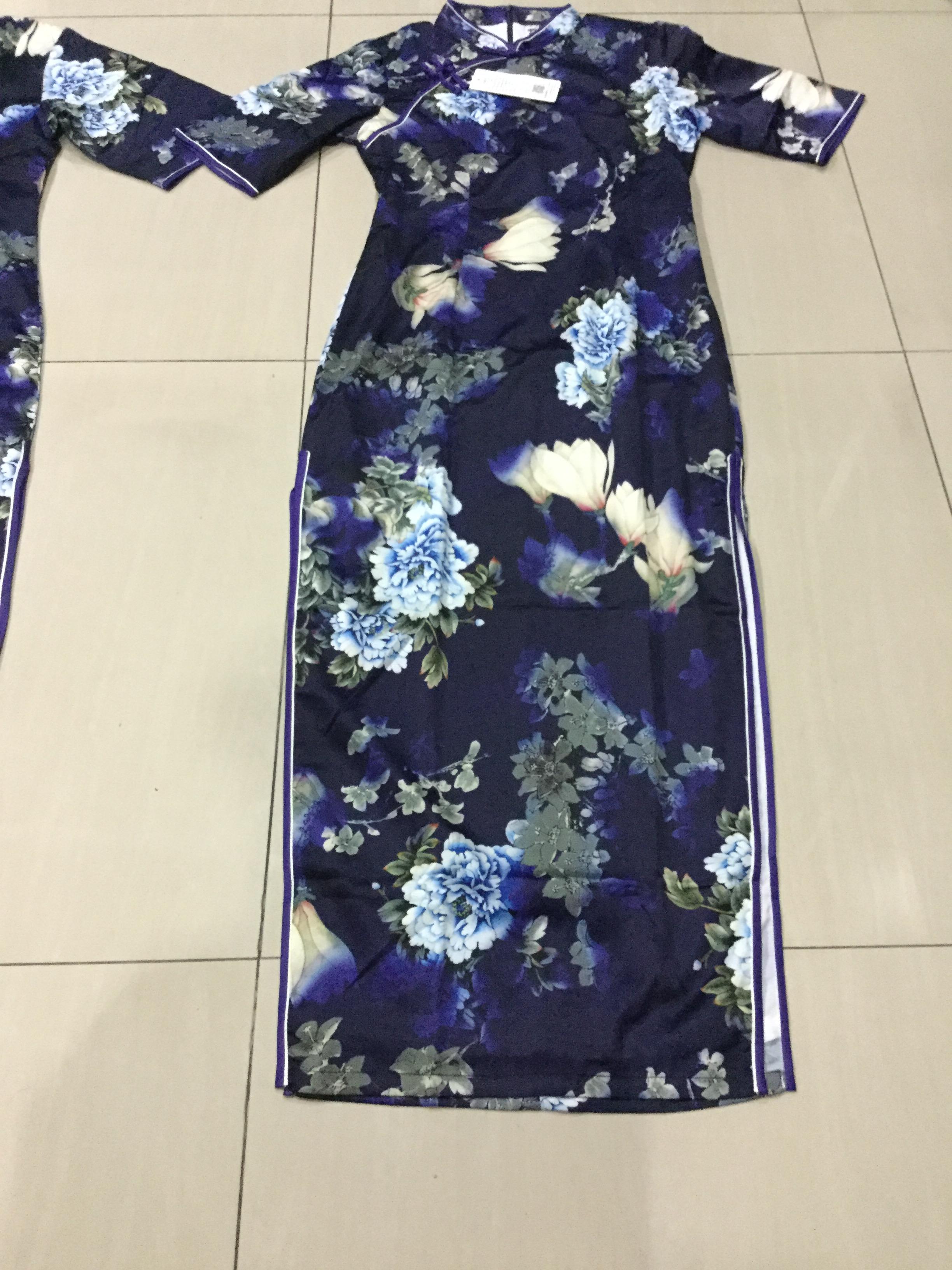 กี่เพ้ายาว ผ้าไหมสีน้ำเงินลายดอก แขนสี่ส่วน รหัส HA 150 สินค้าพร้อมส่ง