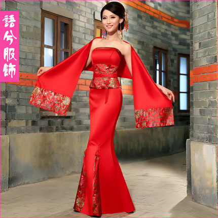 กี่เพ้ายาว สีแดงเกาะอกพร้อมผ้าคลุมไหล่ X158