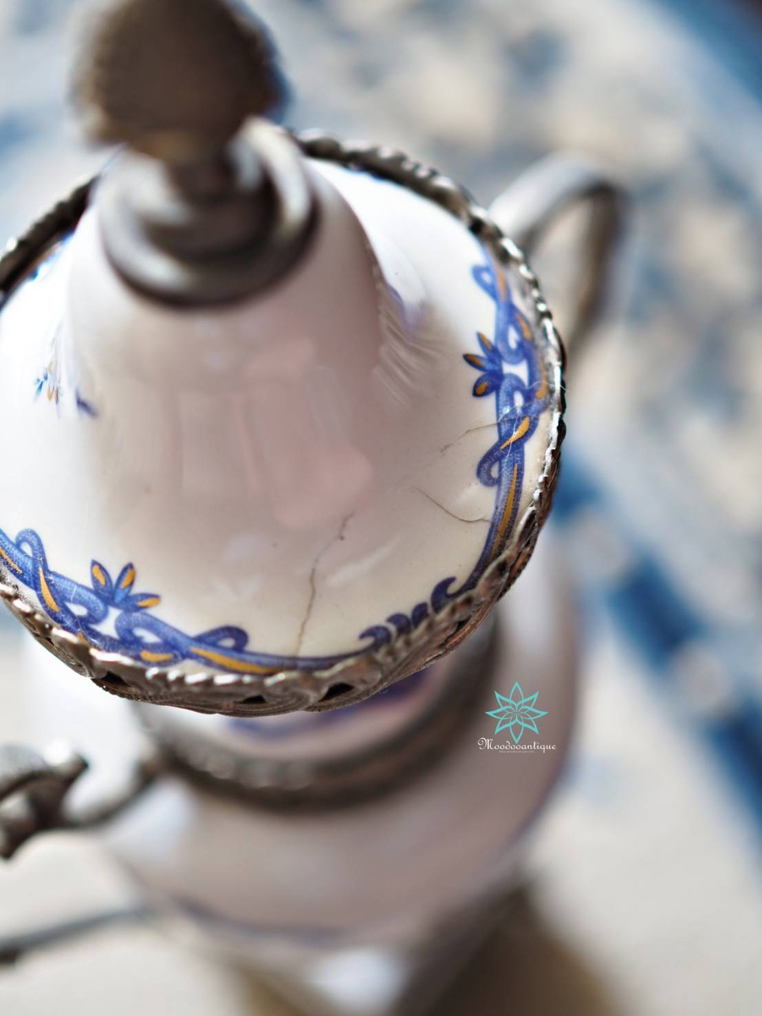 โถเซรามิค รูปนกฟินิกซ์คู่ ฐานและที่จับเป็น silver plates