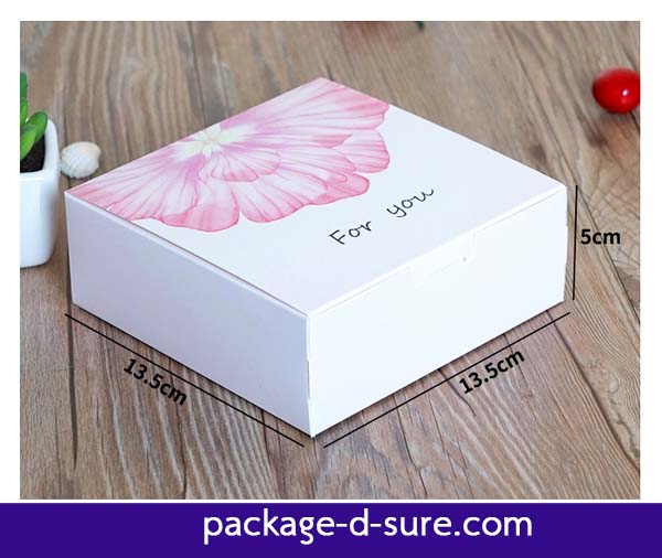 กล่องสี่เหลี่ยมจัตุรัส เปิดบน 13.5x13.5x5 สีขาว ดอกไม้ชมพู for you