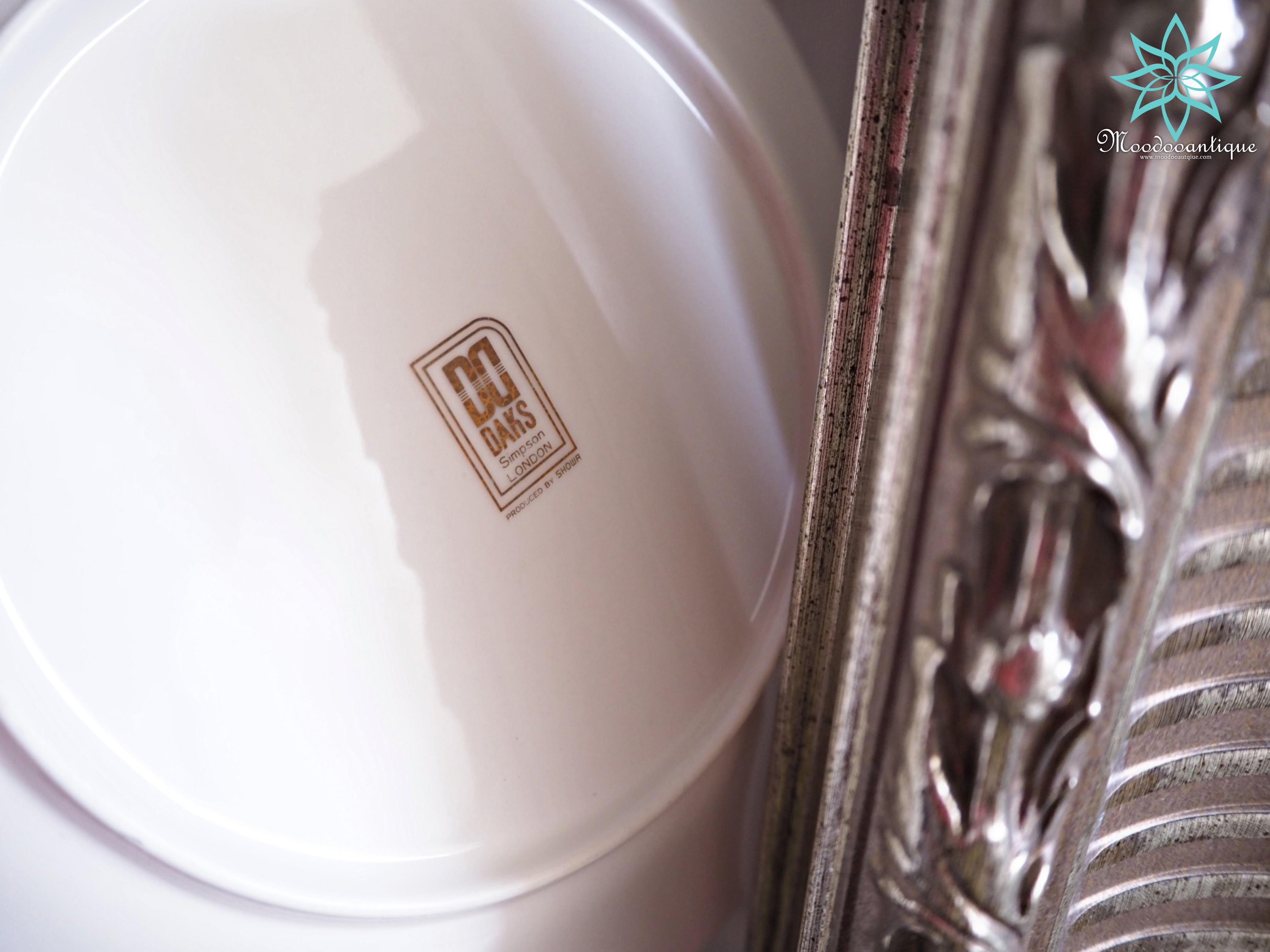 Daks Simpson London table