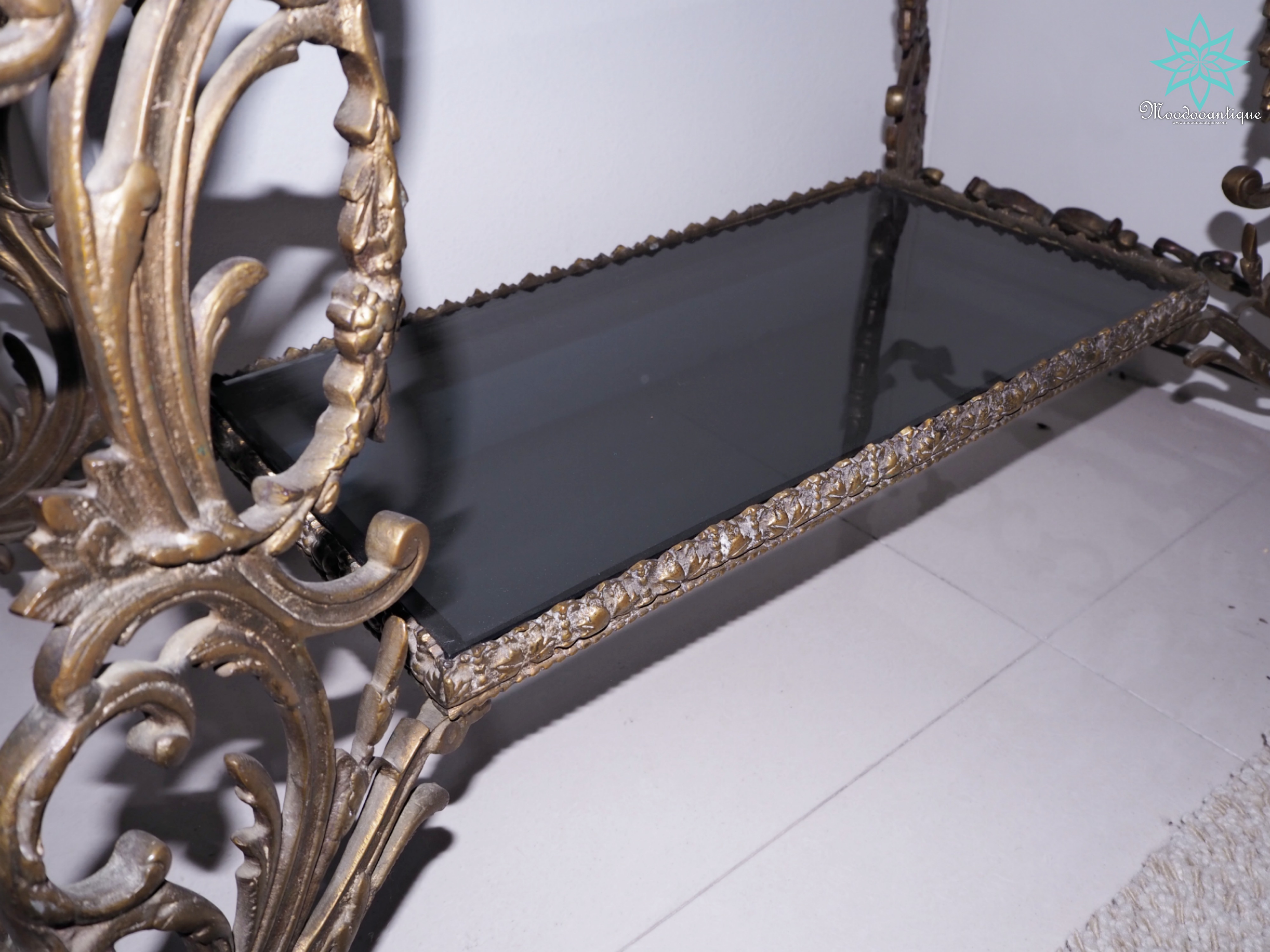 โต๊ะกระจกทองเหลืองฝรั่งเศส