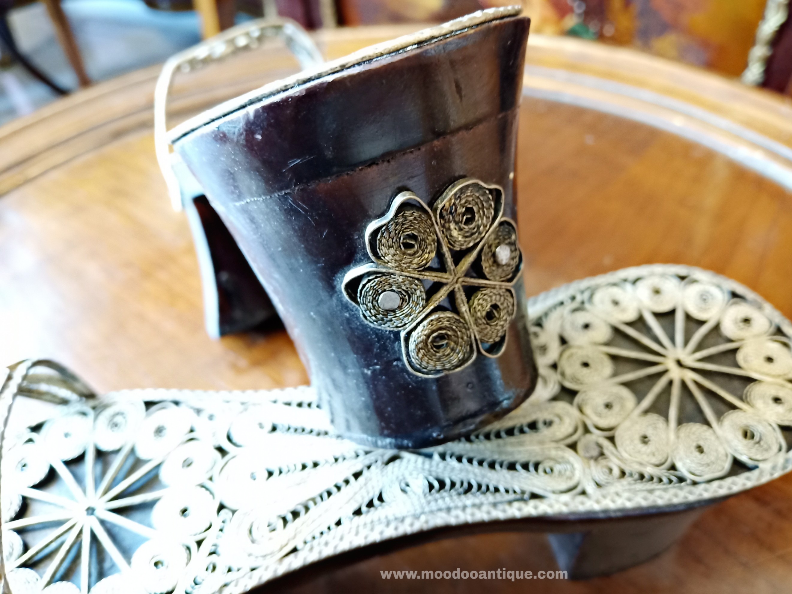 รองเท้าปักไม้ Turkish