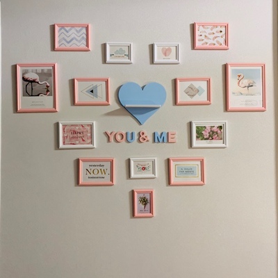 ชุดกรอบรูปติดผนัง YOU&ME-Heart กรอบรูปไม้ 14 ชิ้น+ชั้นวางหัวใจ+อักษร พร้อมภาพตามแบบและวัสดุติดตั้ง