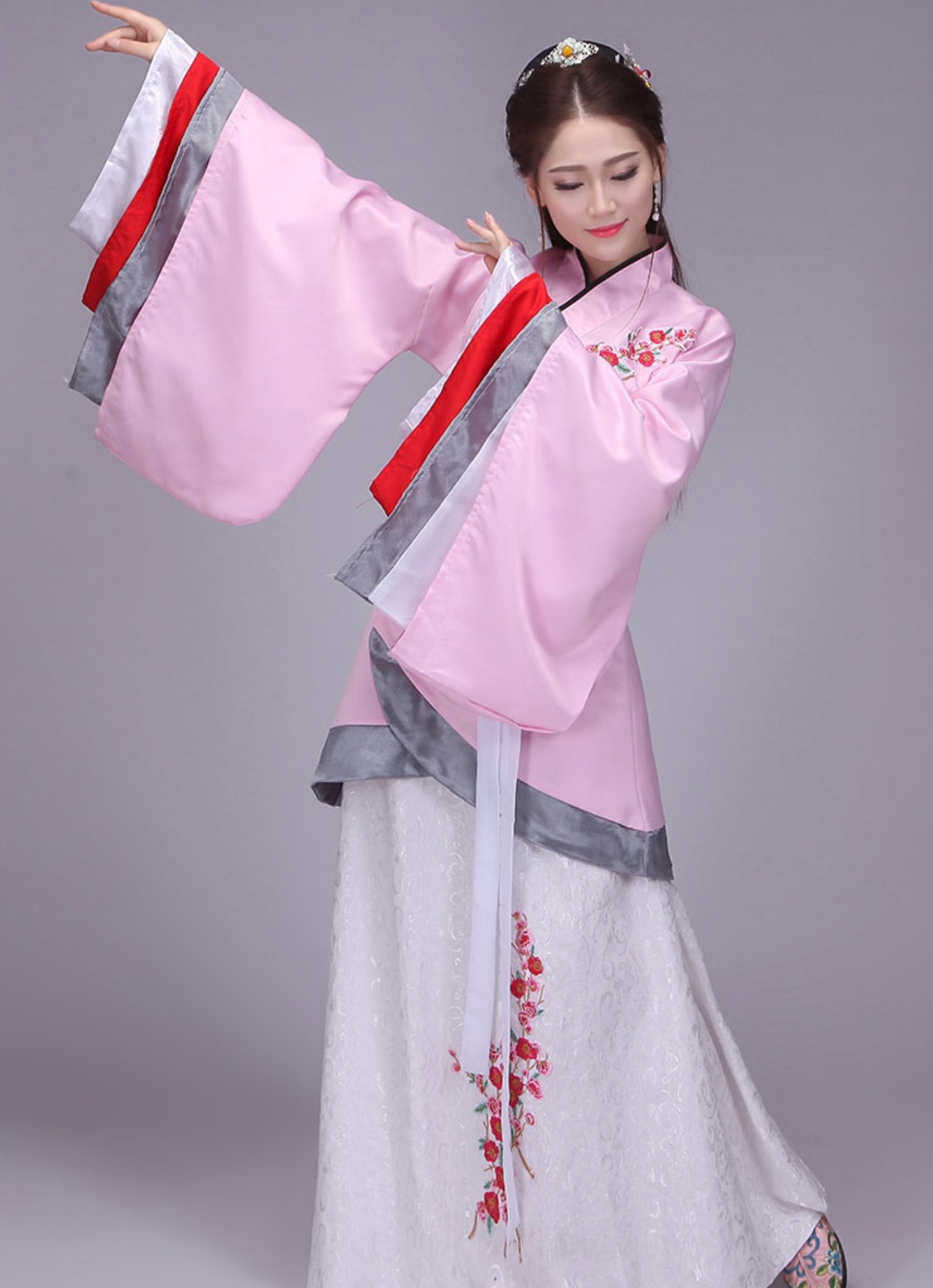 ชุดจีนสตรีฮั่นโบราณ สีขาว-ชมพู ลายปักดอกไม้ รหัส VP95 สินค้าพร้อมส่ง