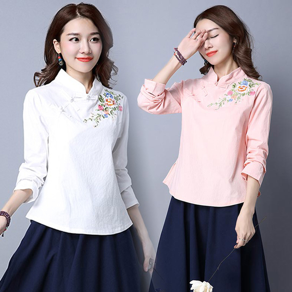 เสื้อสีขาว ผ้าฝ้ายแขนยาว ปักดอกไหล่ซ้าย รหัส BR 44 สินค้าพร้อมส่ง
