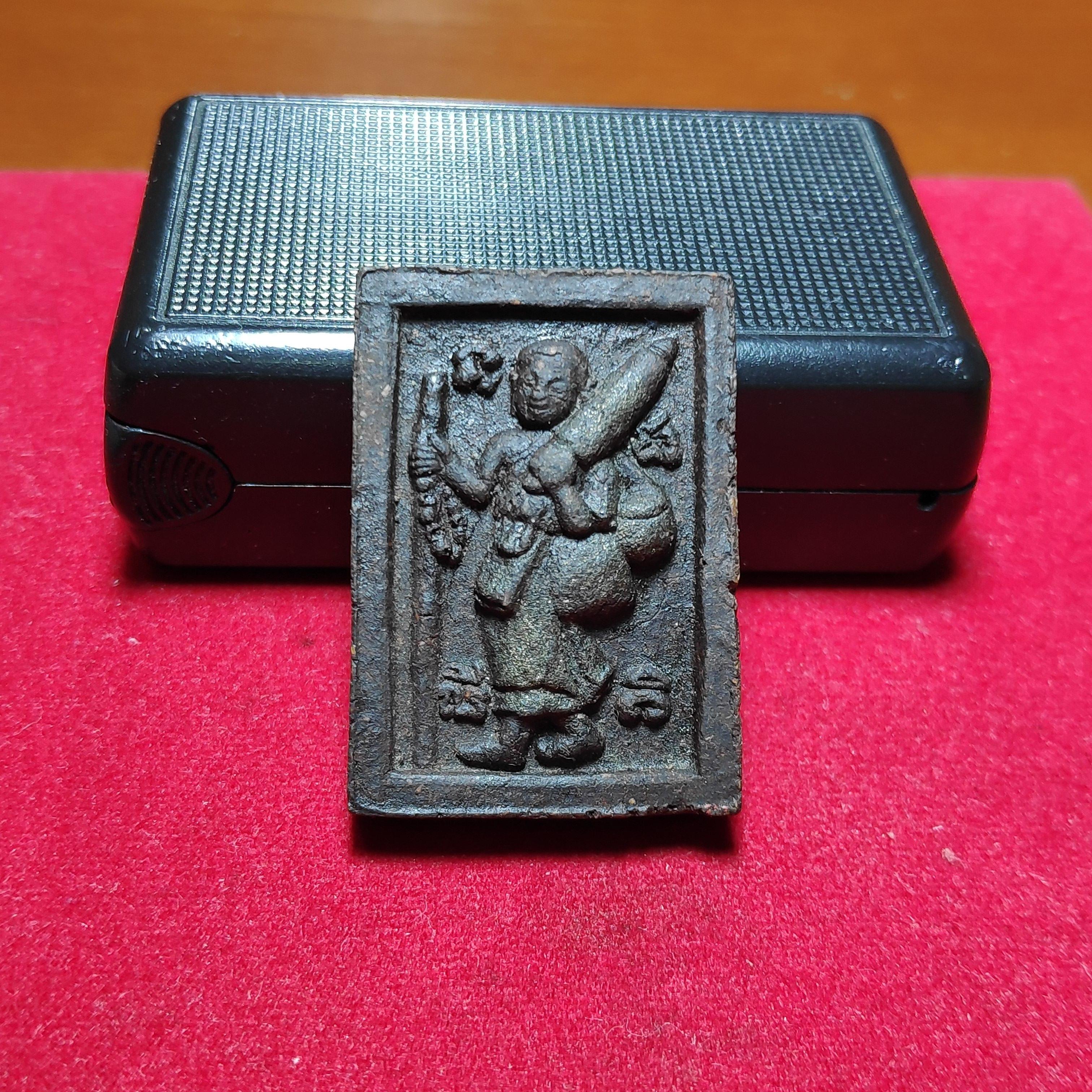 พระสิวลีโรยผงตะไบทองครูบากฤษณะสำนักสงฆ์เวฬุวันหลังนกสาริกาคู่เนื้อว่าน