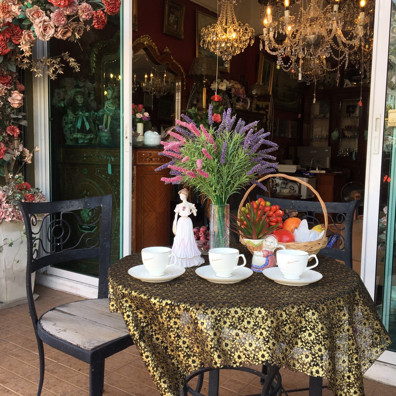 ชุดโต๊ะเก้าอี้เหล็กดัดงานเก่า