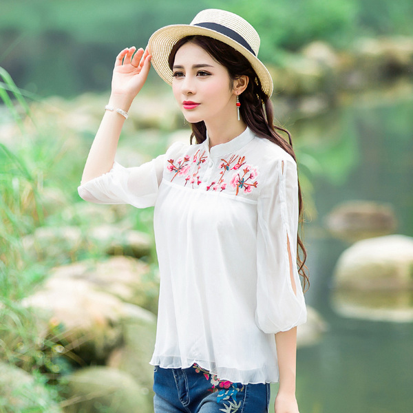 เสื้อแขนสี่ส่วน เนื้อดี ใส่สบาย รหัส WF 47. สีขาวลายปักดอก