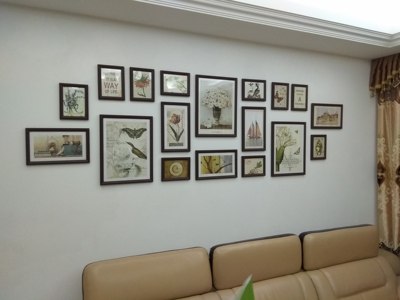 ชุดกรอบรูปติดผนัง Retro (Brown18) กรอบรูปไม้สีน้ำตาล 18 ชิ้น พร้อมภาพตามแบบและวัสดุติดตั้ง